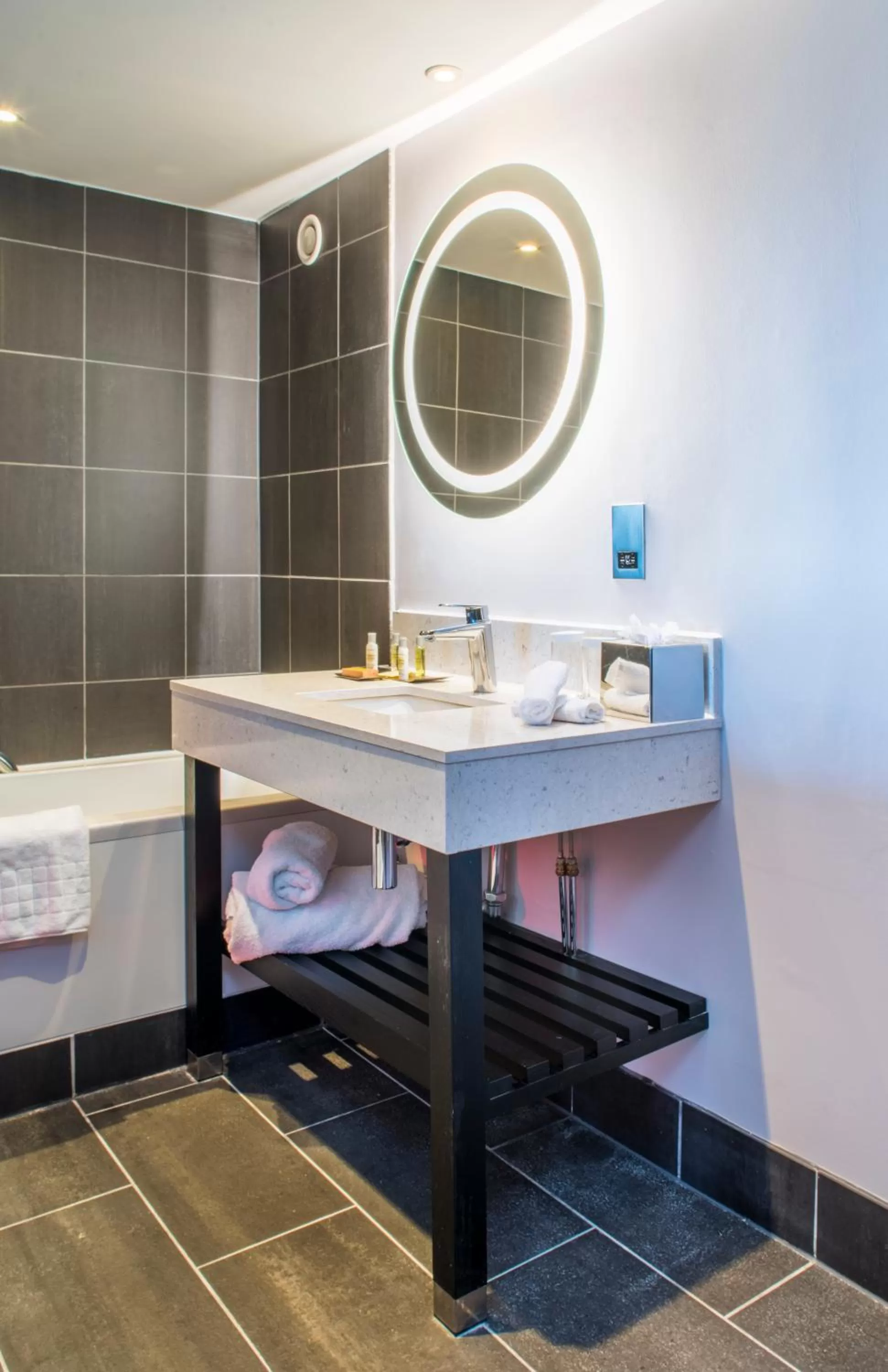 Bathroom in DoubleTree by Hilton Bristol South - Cadbury House