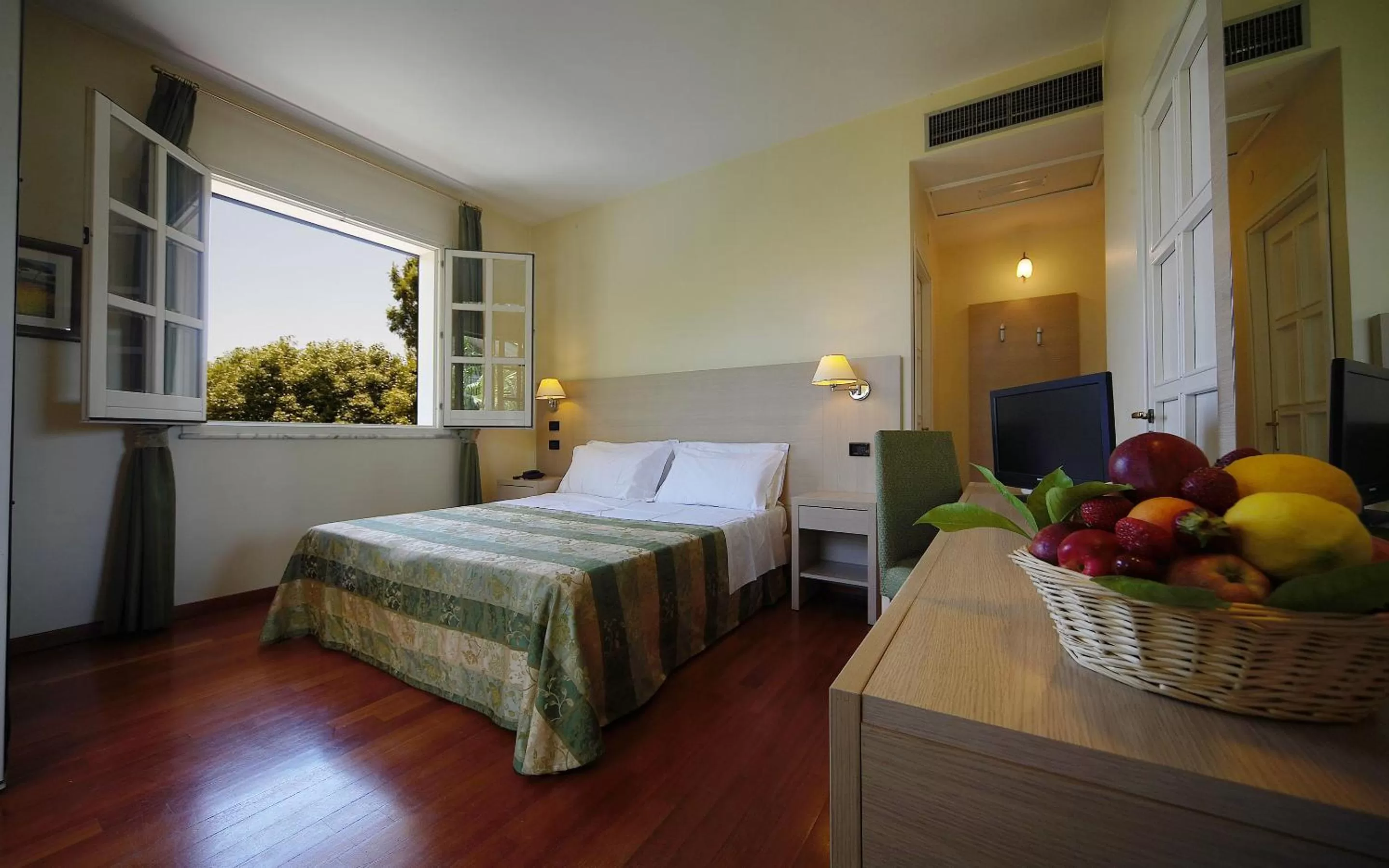 Day, Bed in Hotel Borgo Verde