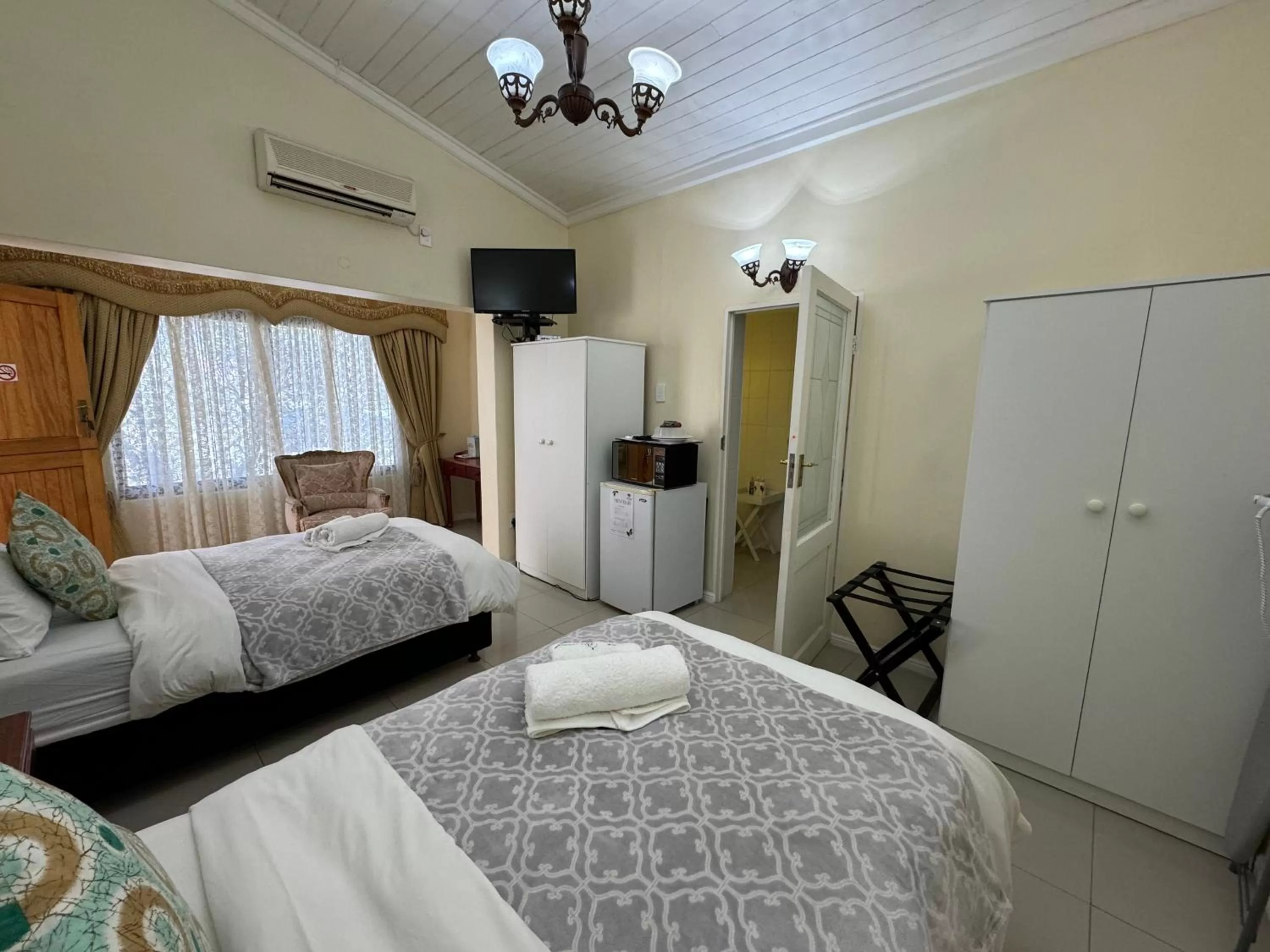 Bed in Blue Diamond Lodge & Spa