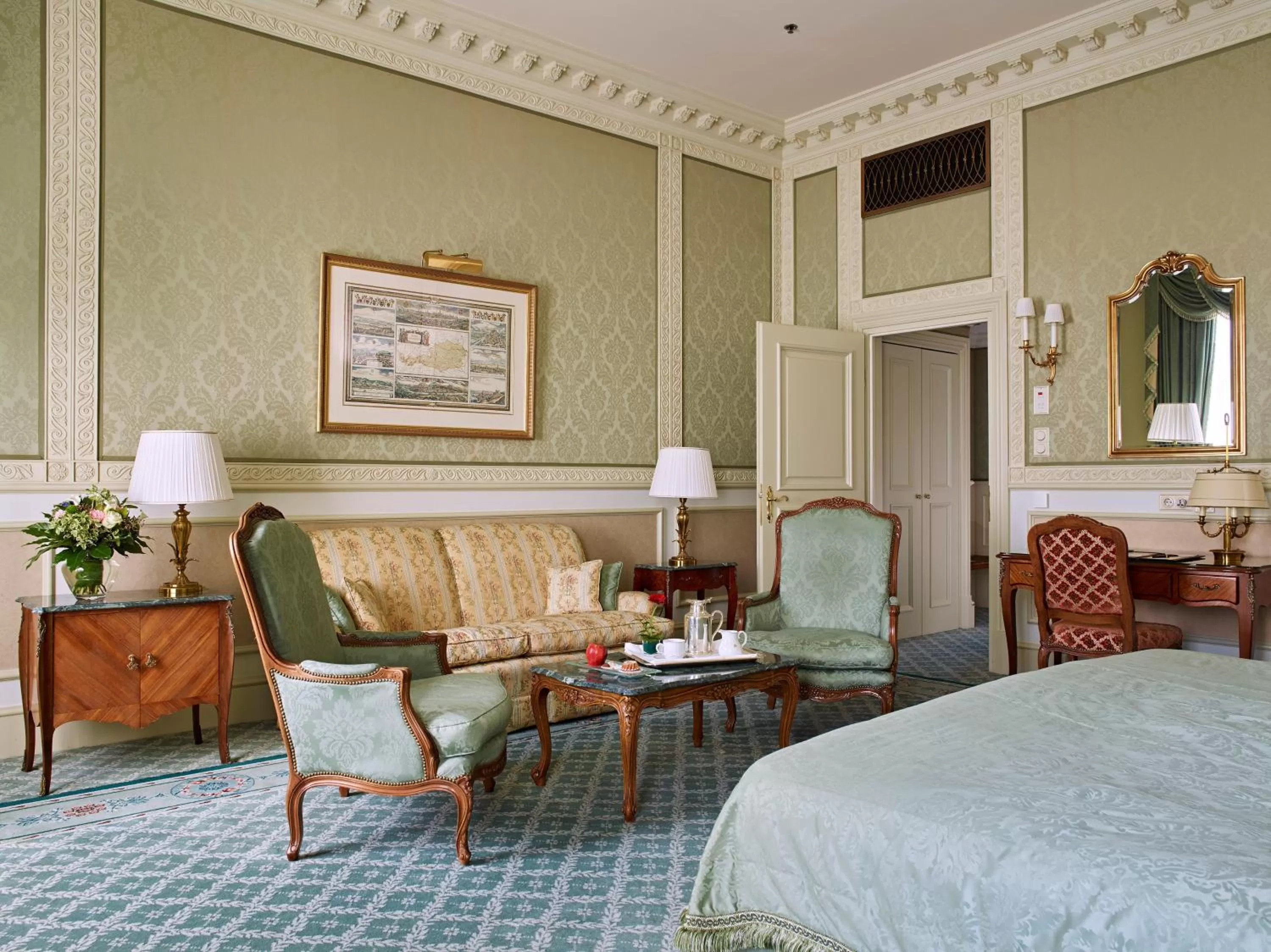 Photo of the whole room, Bed in Grand Hotel Wien