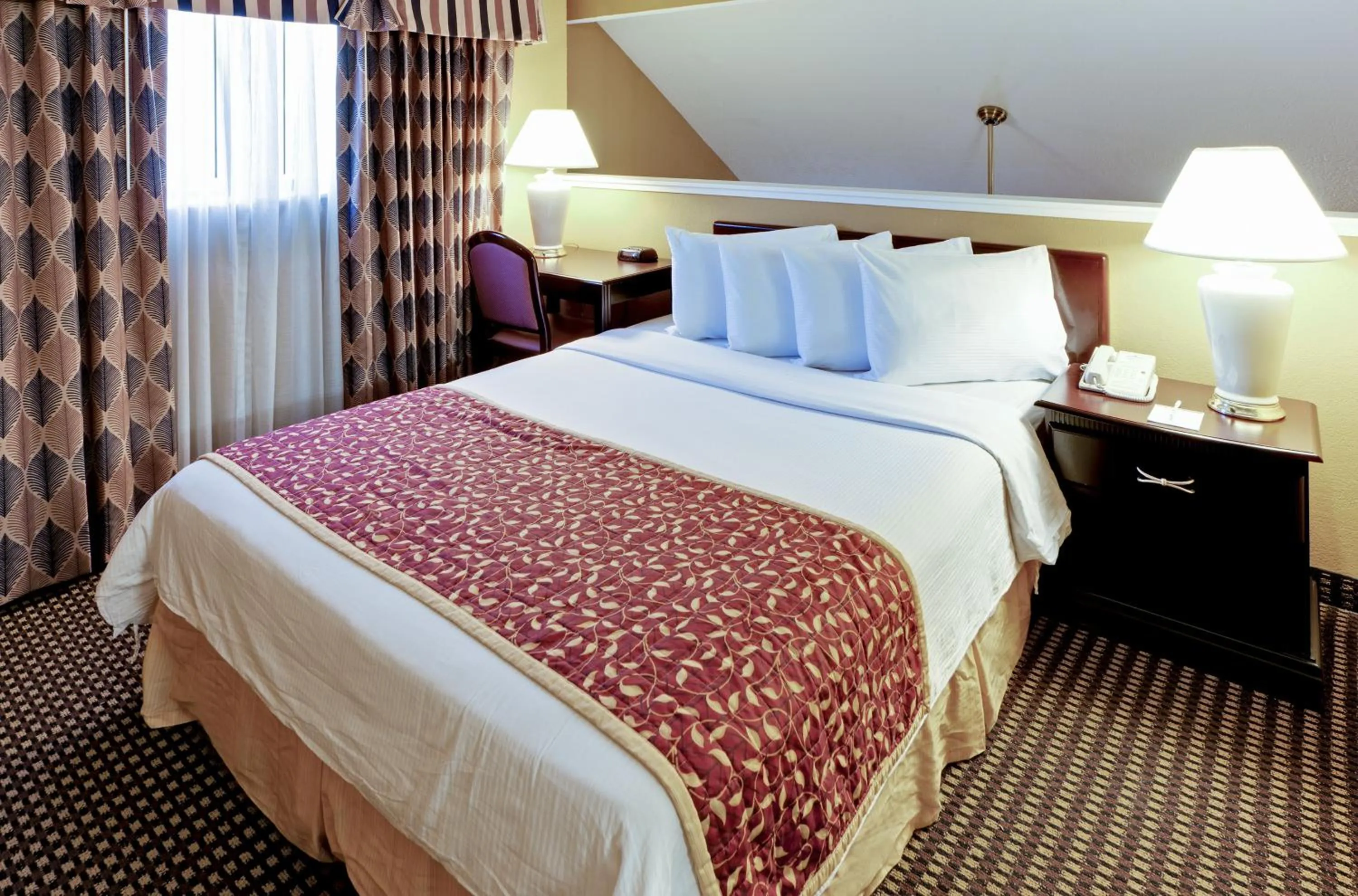 Bed in Hawthorn Extended Stay by Wyndham Columbus