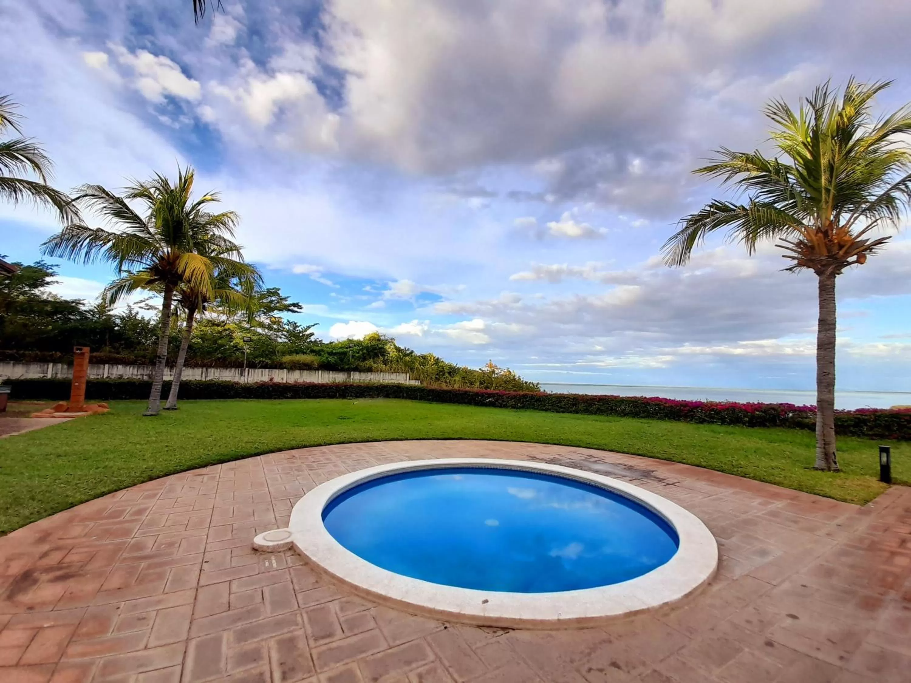 Swimming pool in Comfort Inn Real La Union