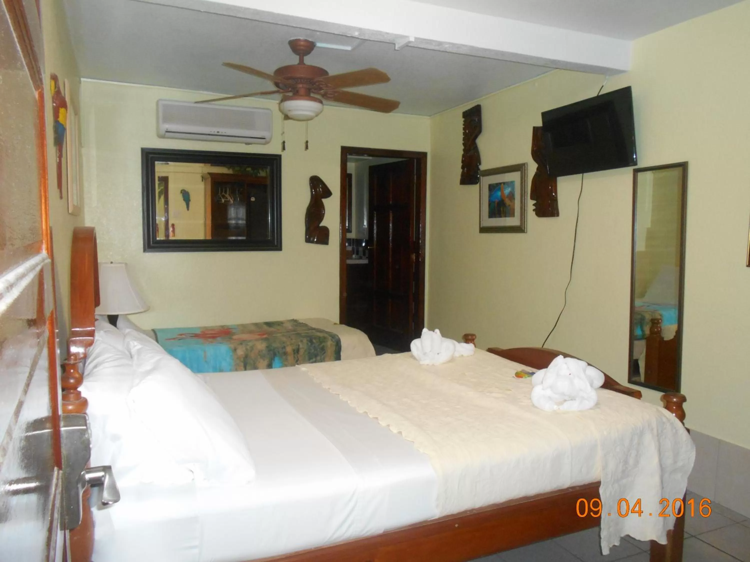 Bed in Alan's Paradise Hotel