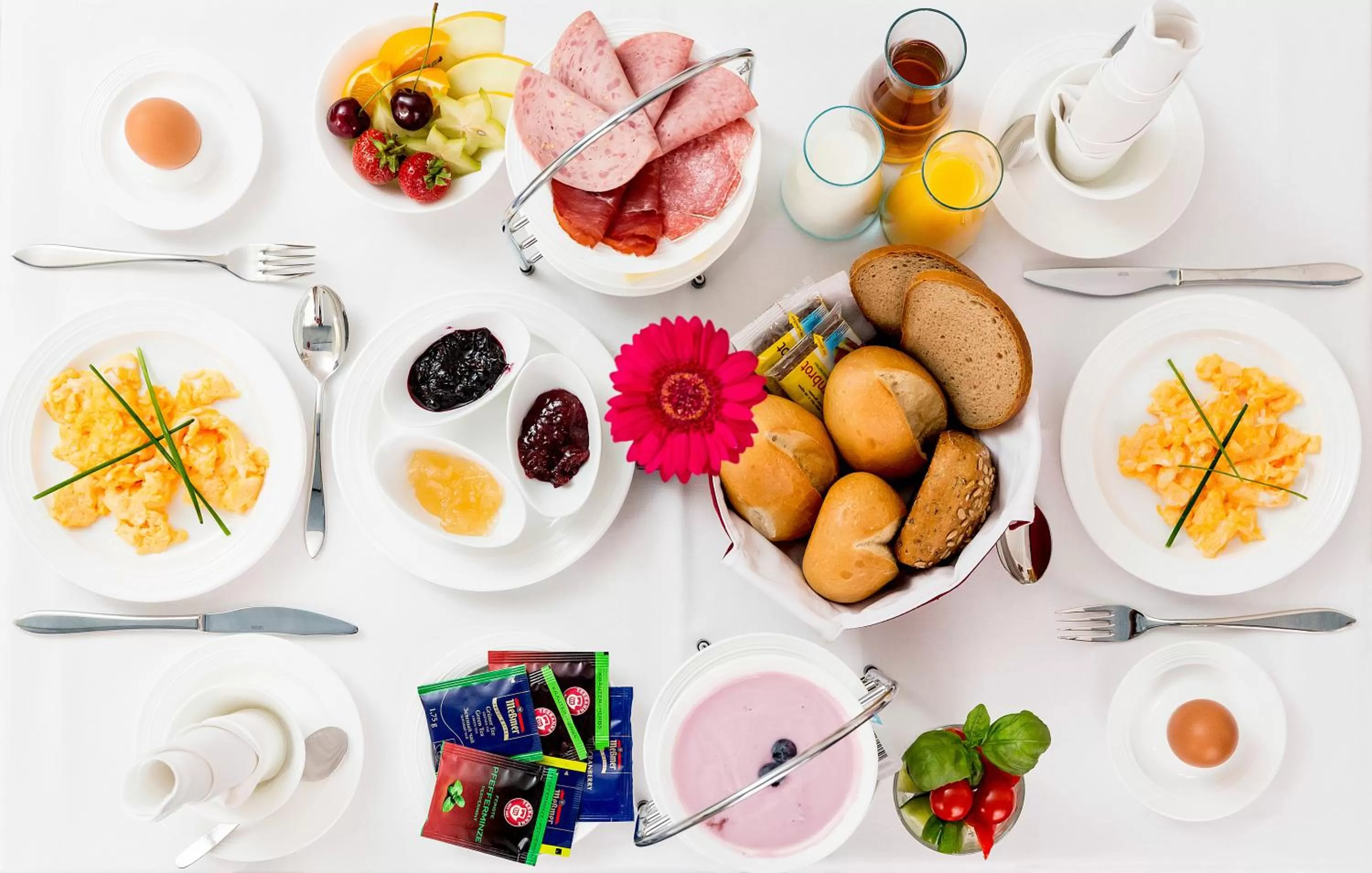 Food and drinks in artHOTEL Magdeburg