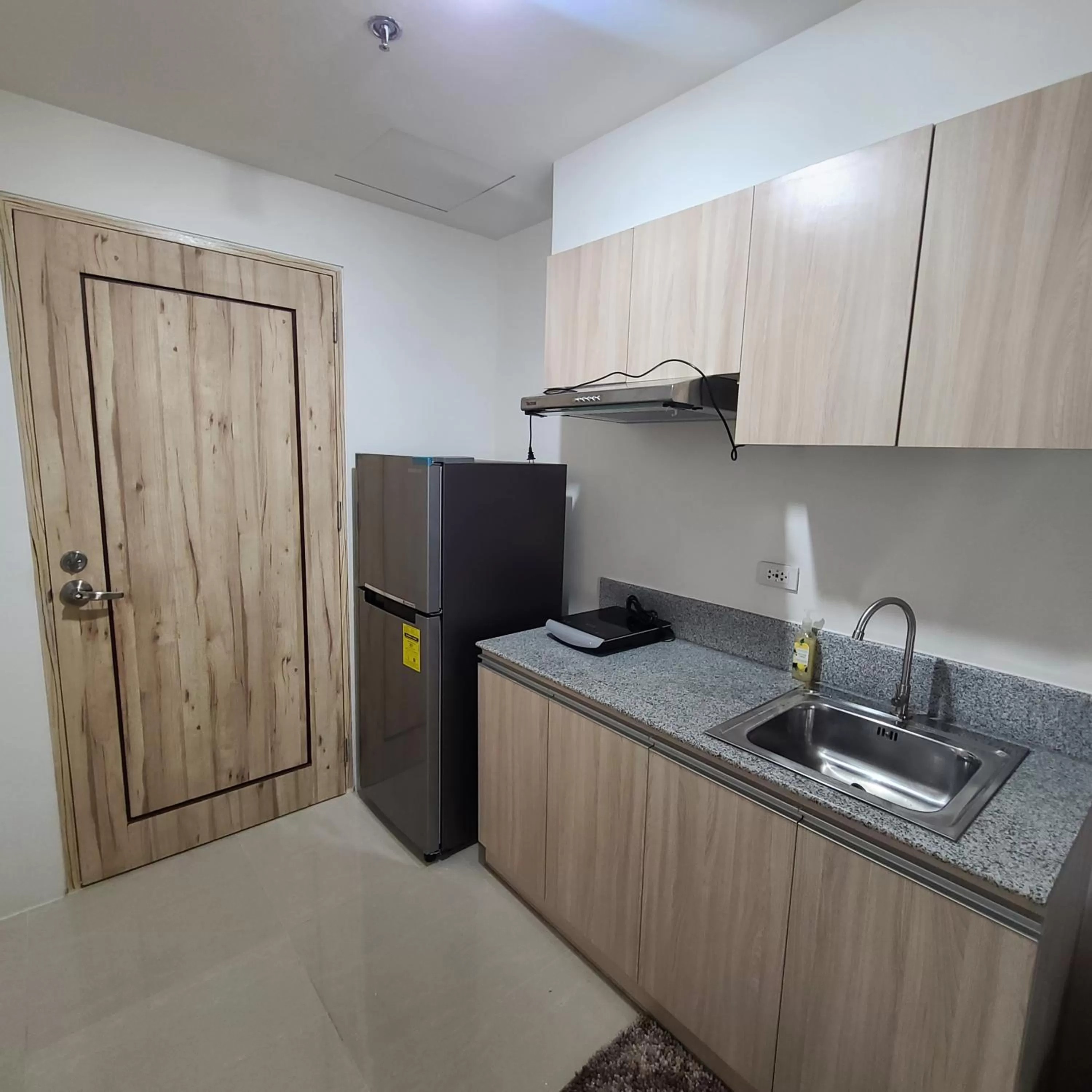 Kitchen or kitchenette in INSPIRIA Condo Free Airport Pickup for 3 nights stay or more