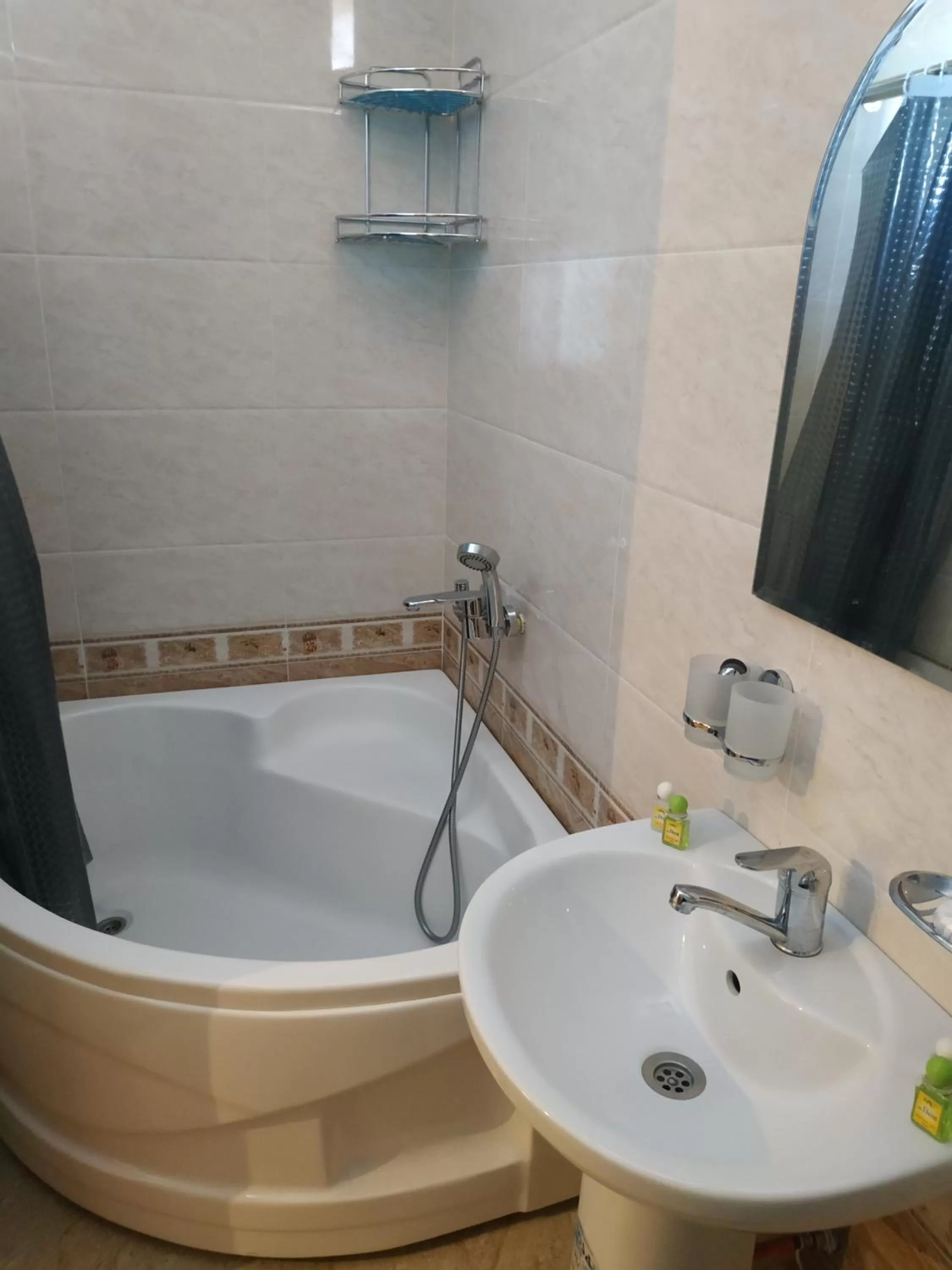 Bathroom in Tilyakori Hotel