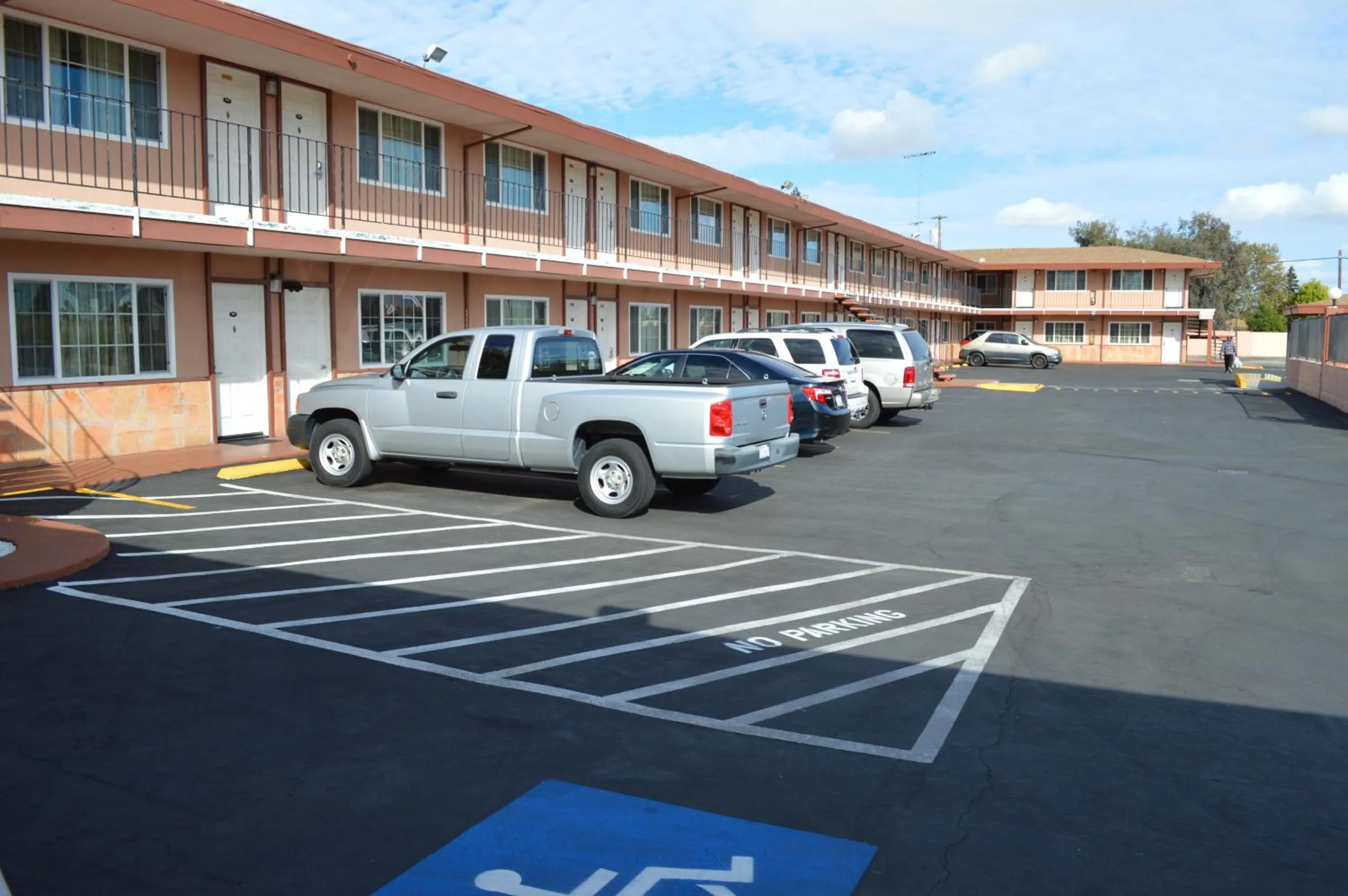 Facade/entrance in Gateway Inn Fairfield