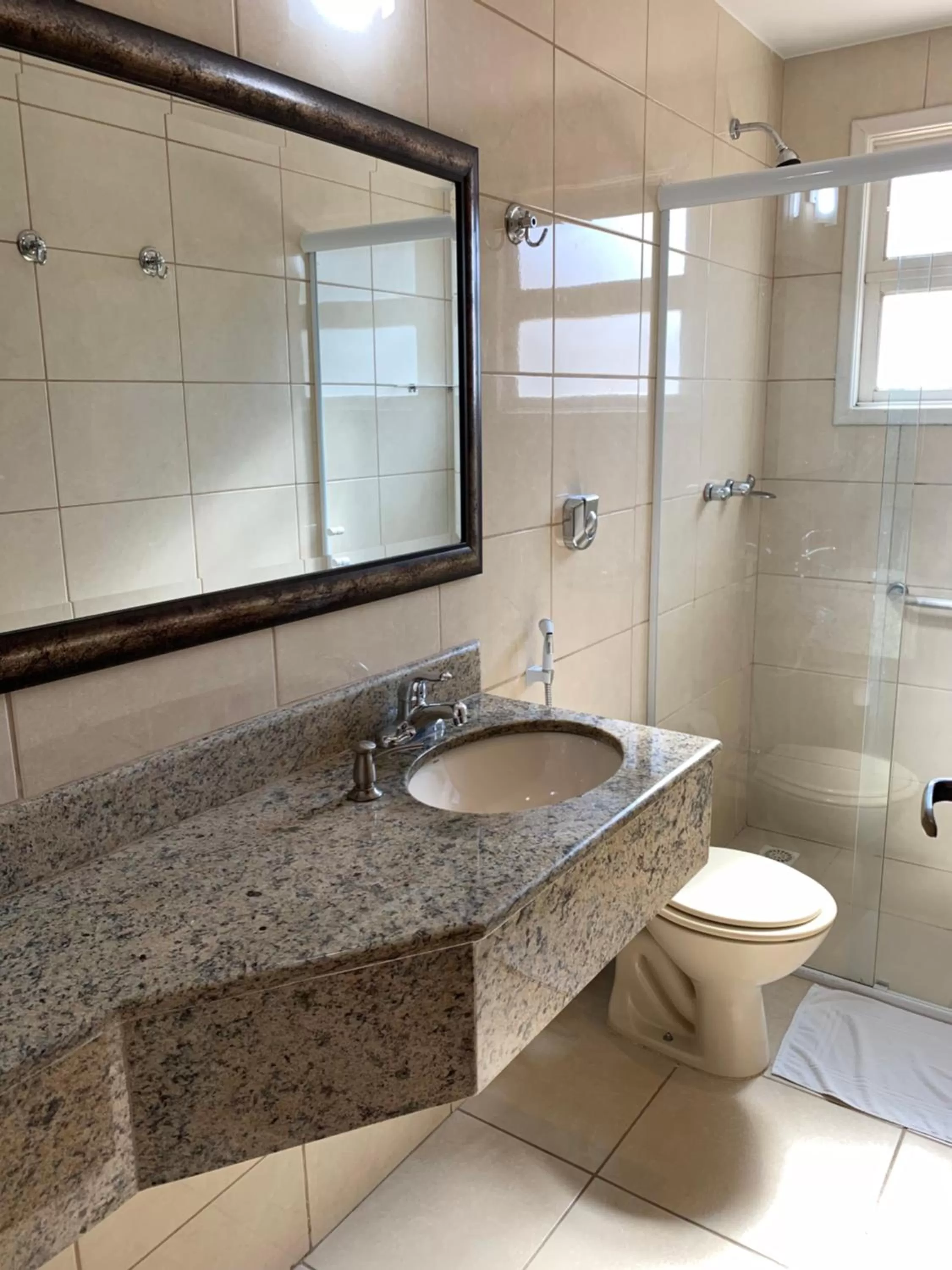 Shower, Bathroom in Hotel La Ponsa Itatiaia