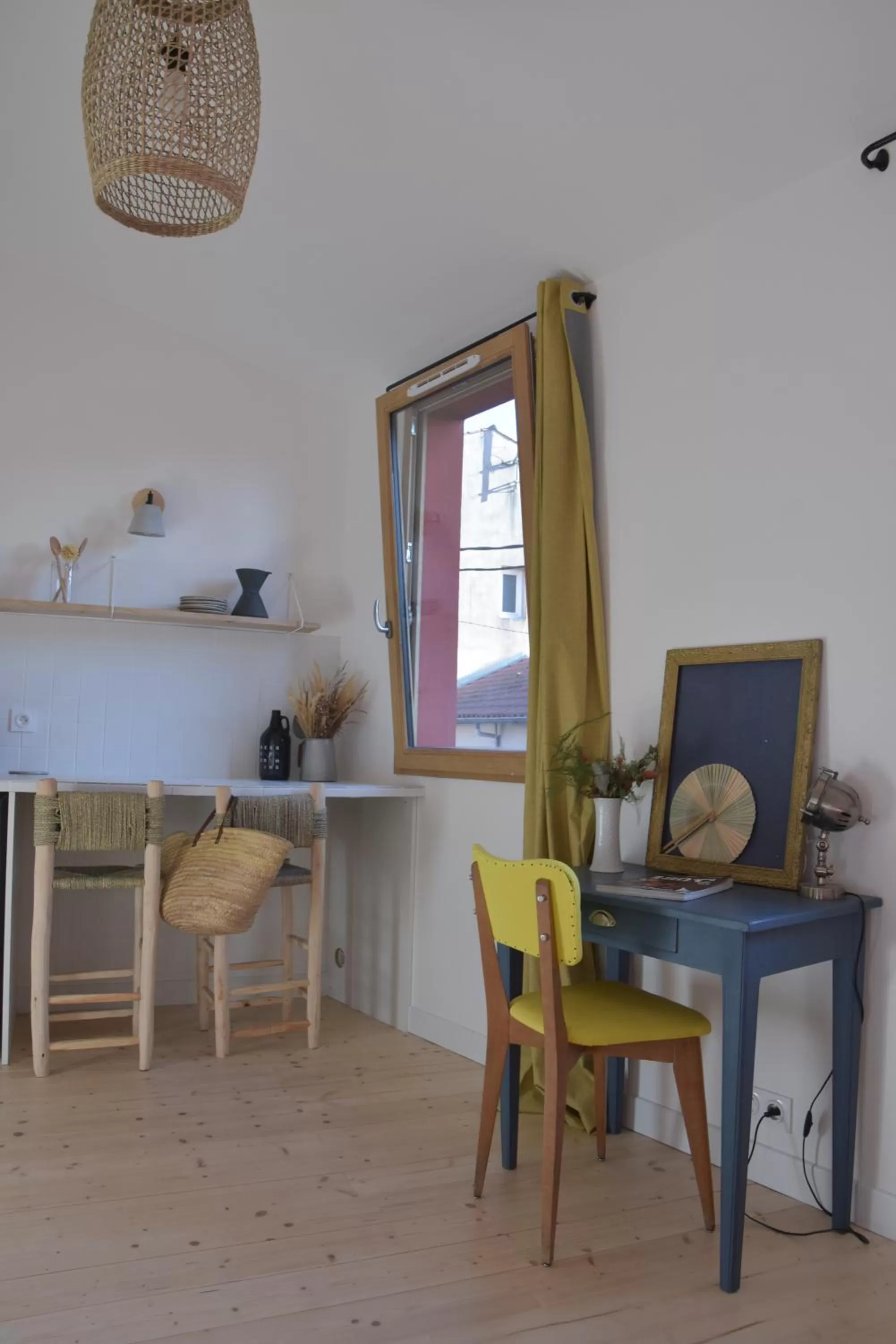 TV/Entertainment Center in Le Bivouac - Toulouse