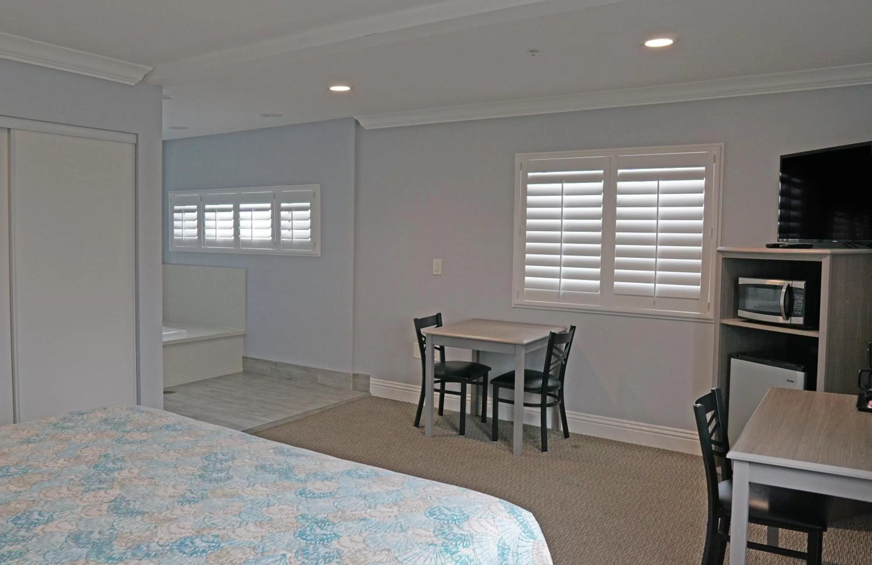 Bed in Surf City Inn