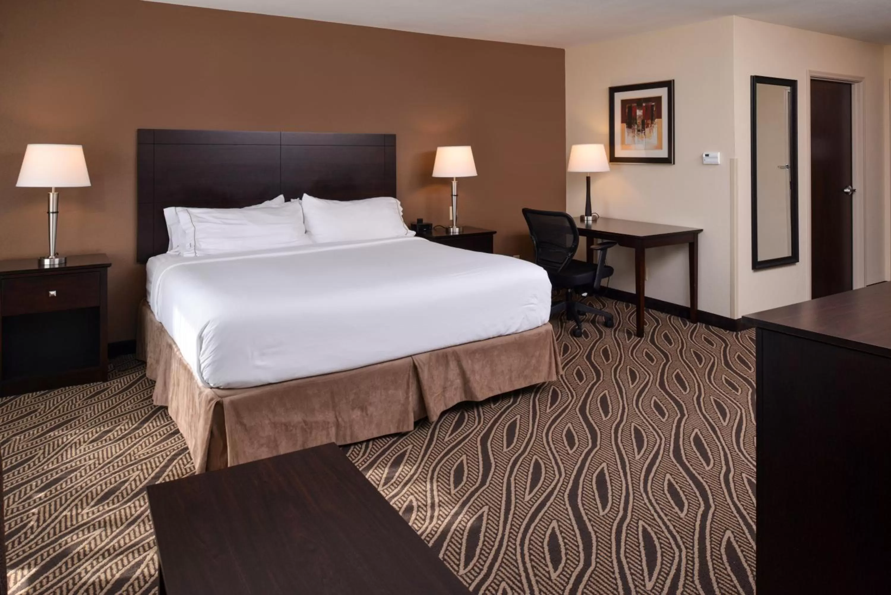 Bed in Holiday Inn Express & Suites Washington - Meadow Lands by IHG