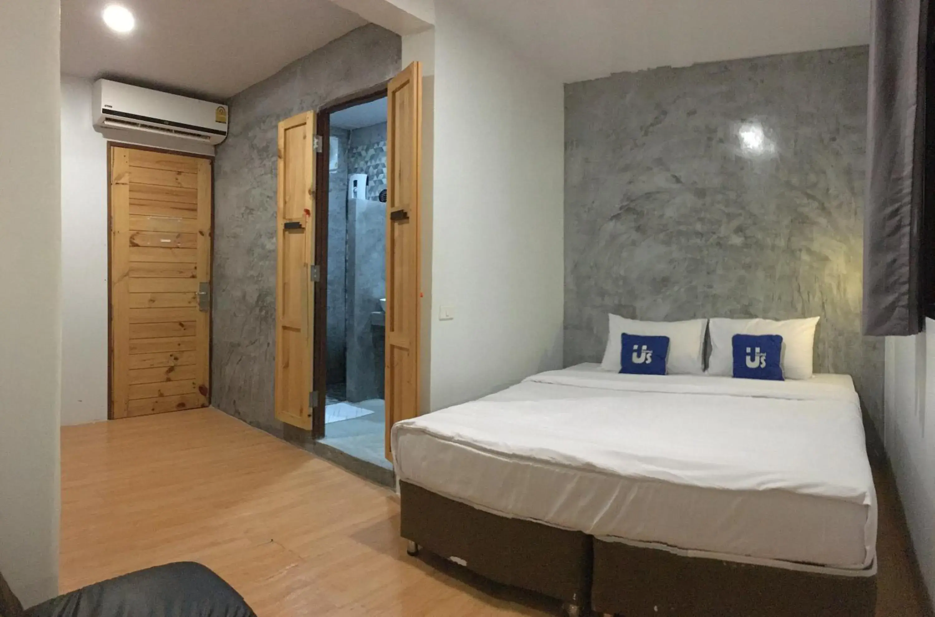Deluxe Double Room with Private Bathroom in Us Hostel Samui Deluxe Double Room with Private Bathroom in Us Hostel Samui