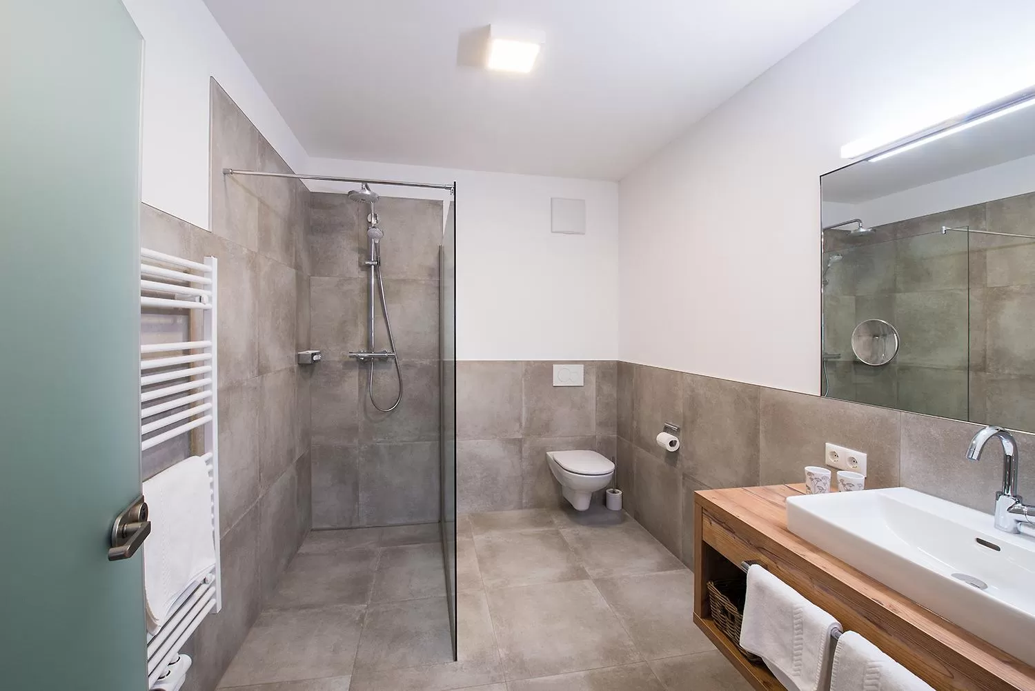 Shower, Bathroom in Gasthof Herrnhaus