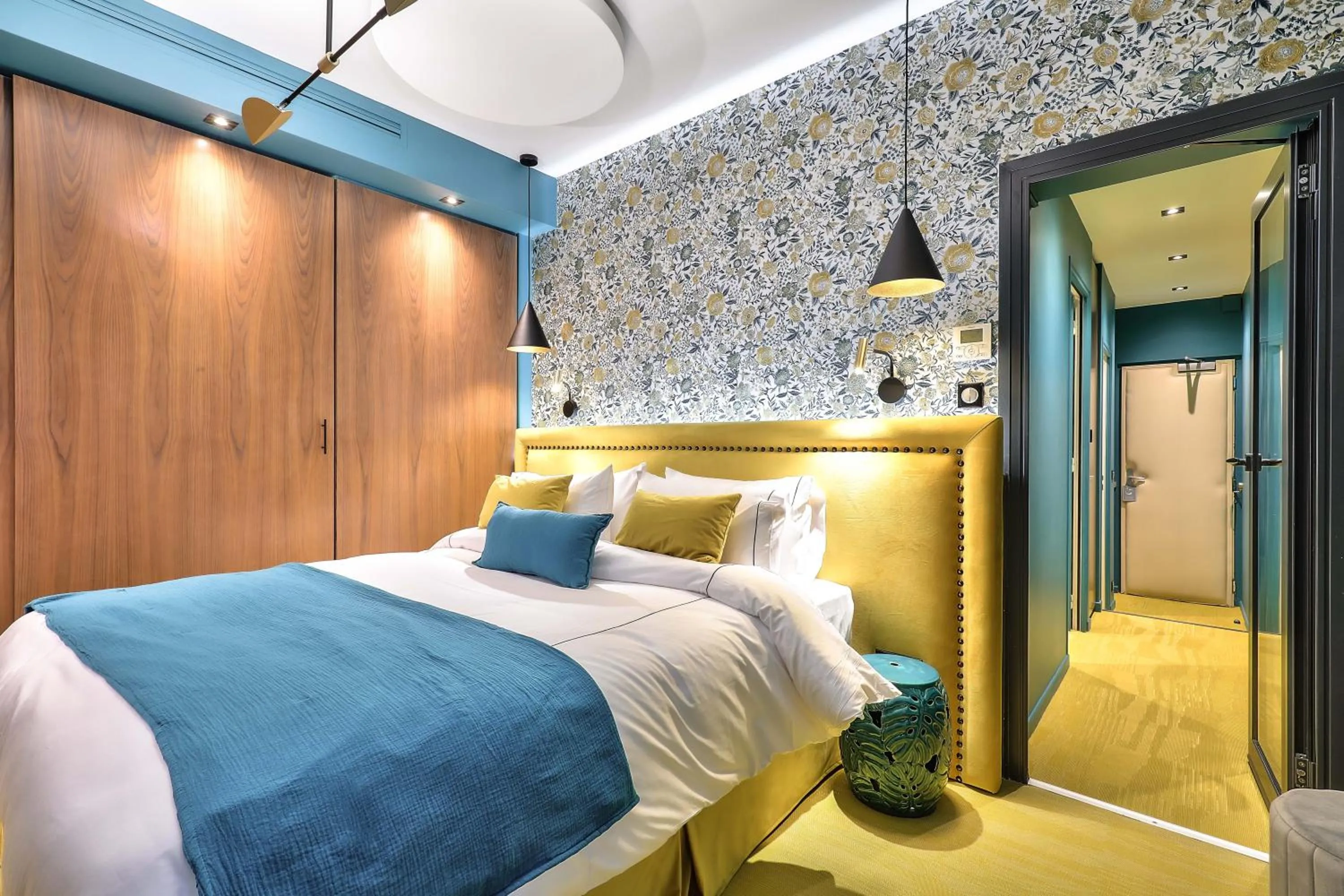 Photo of the whole room, Bed in Hotel 33 Marbeuf