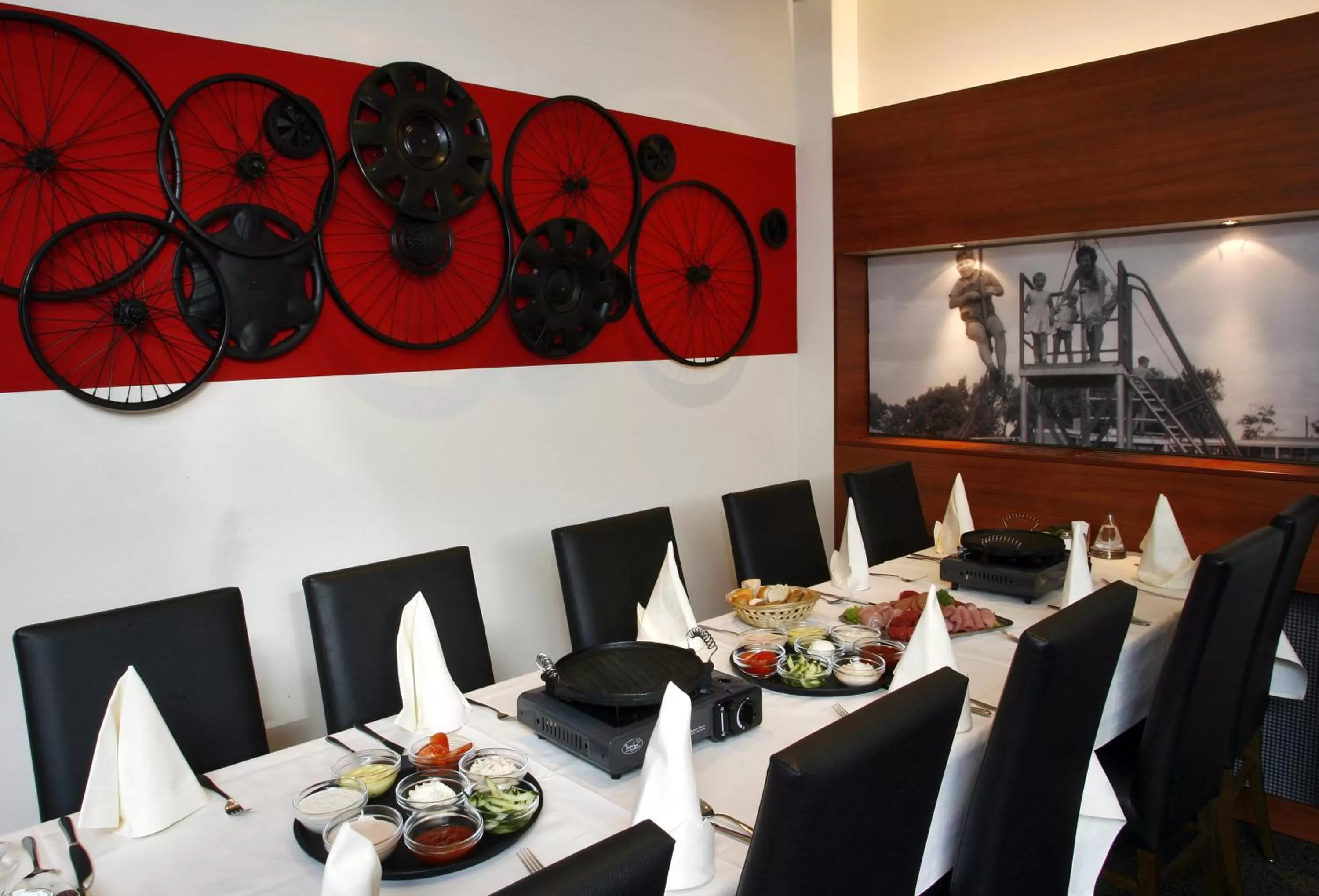 Restaurant/places to eat in Hotel De Zoete Inval Haarlemmerliede