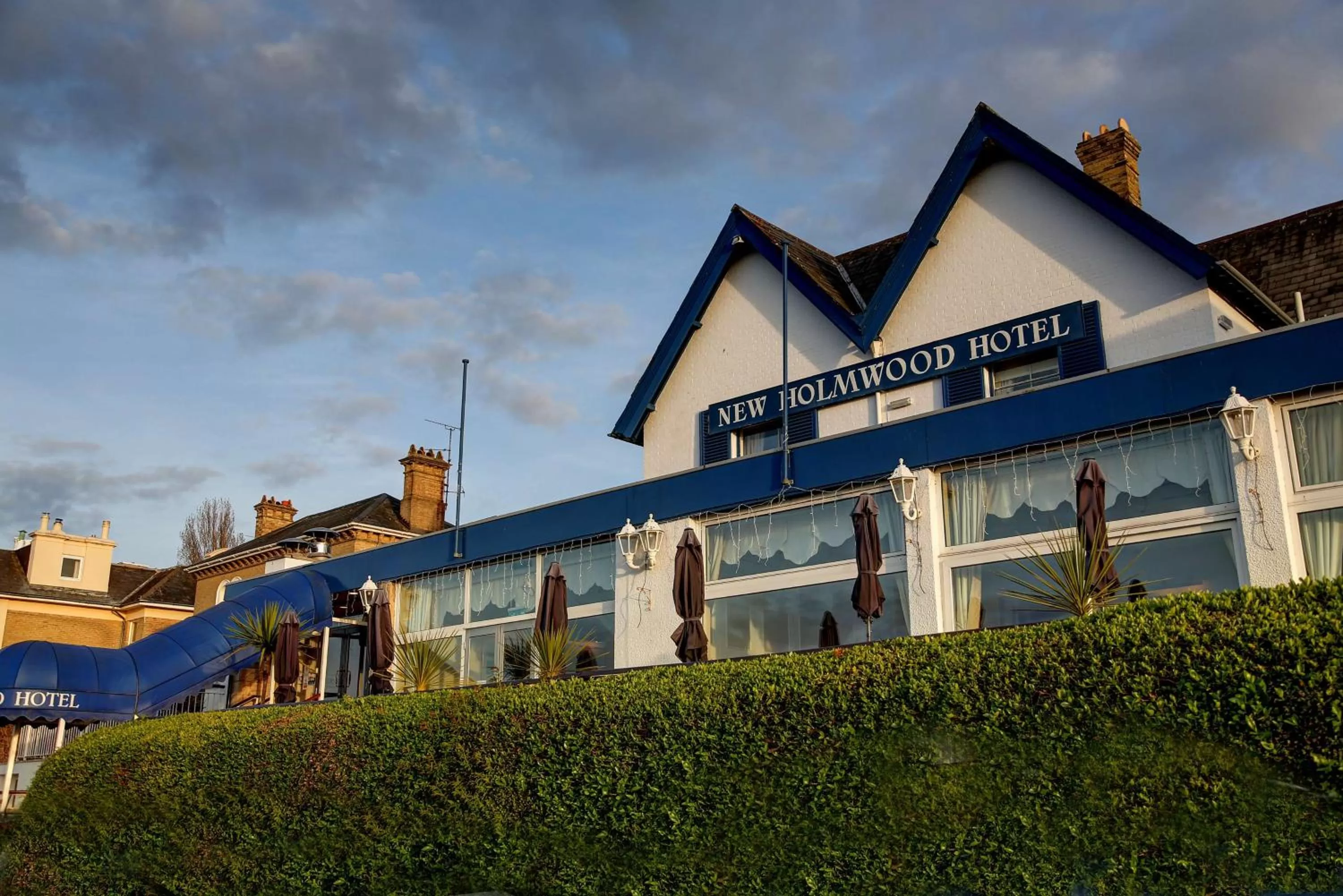 Property building in BEST WESTERN New Holmwood Hotel