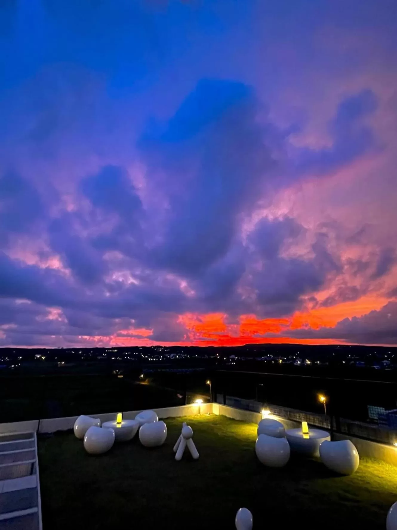 Restaurant/places to eat in FFF Hotel