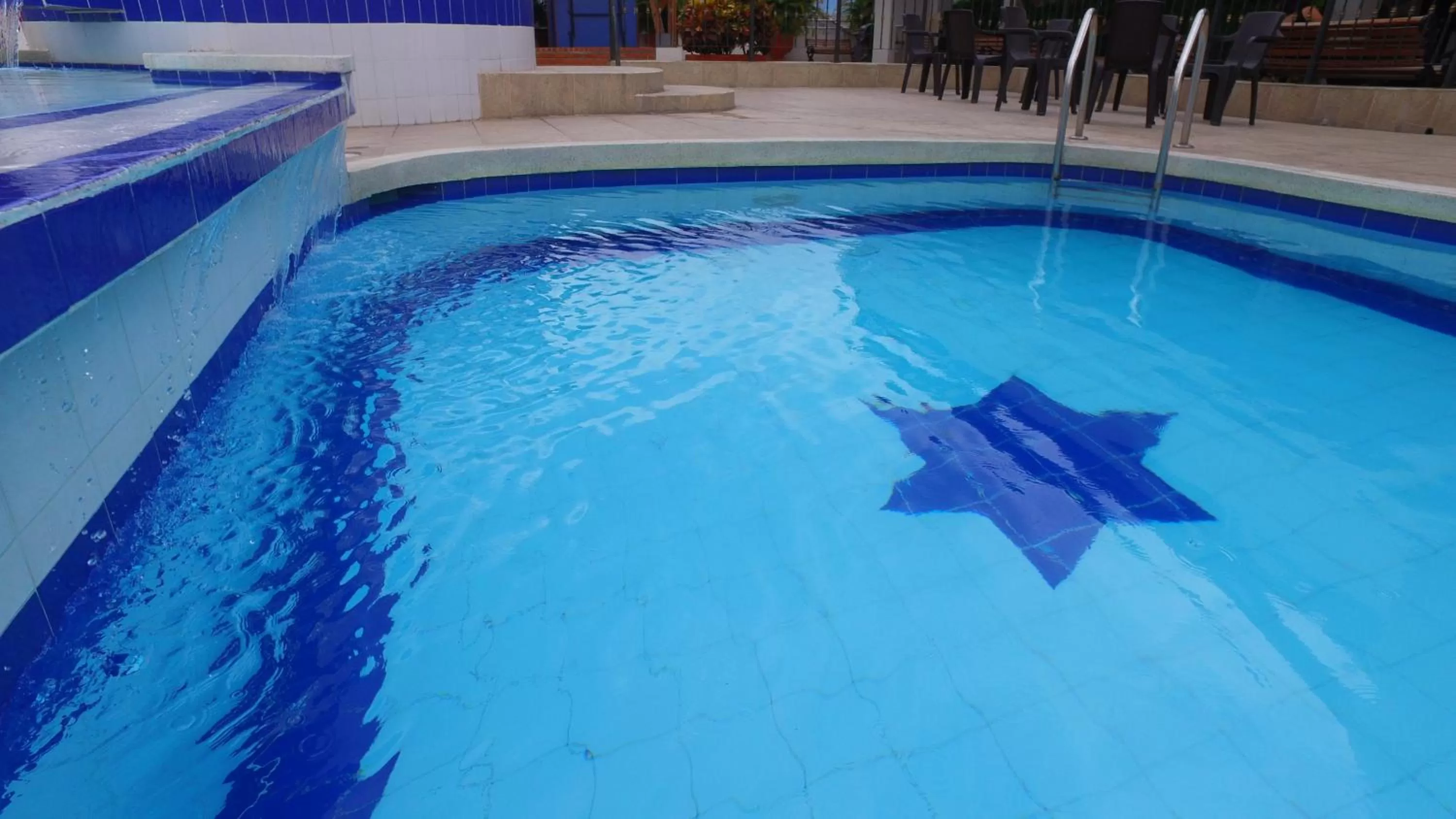 Swimming Pool in Hotel Cafe Plaza