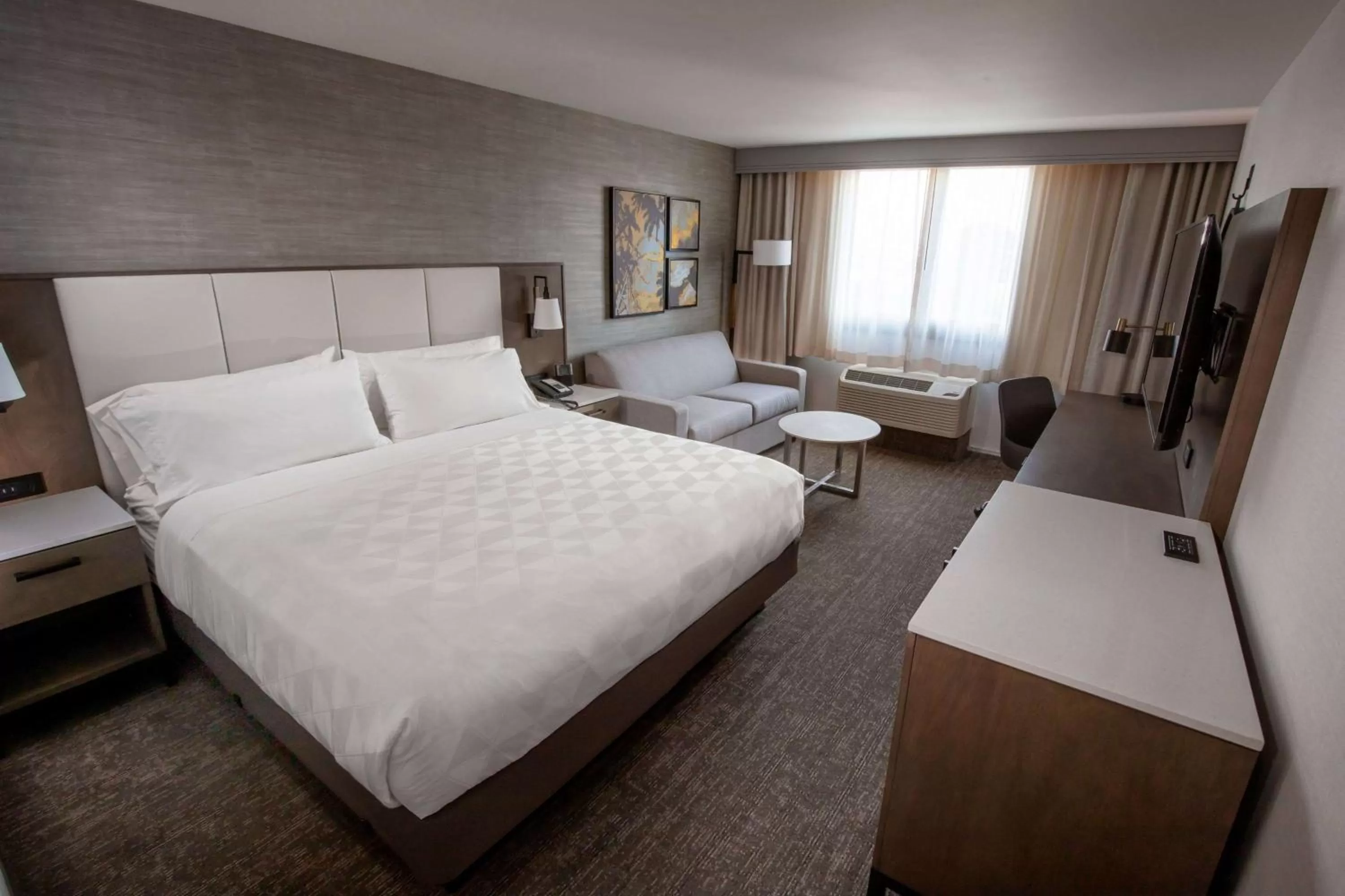 Living room, Bed in Doubletree by Hilton Buena Park