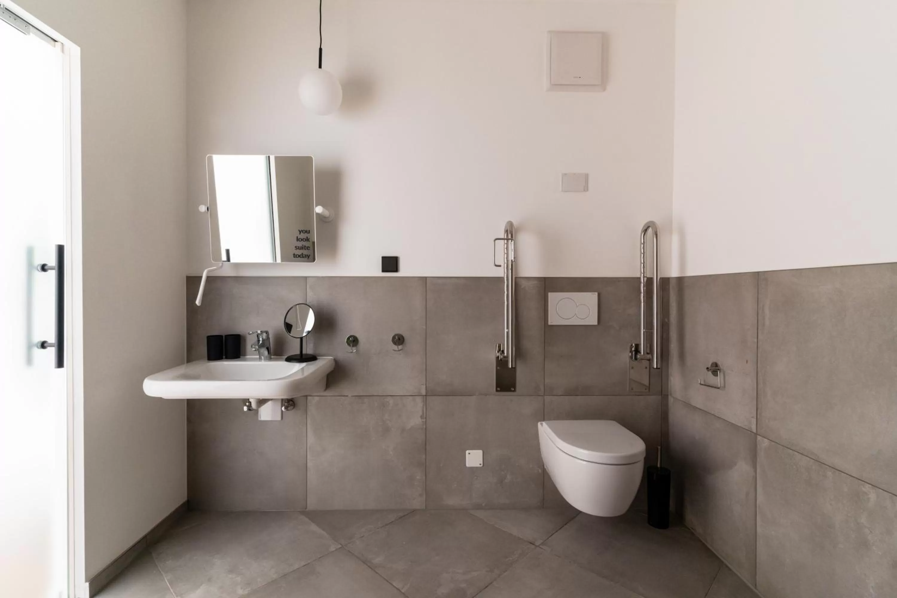 Bathroom in Limehome Erfurt Schmidtstedter Straße