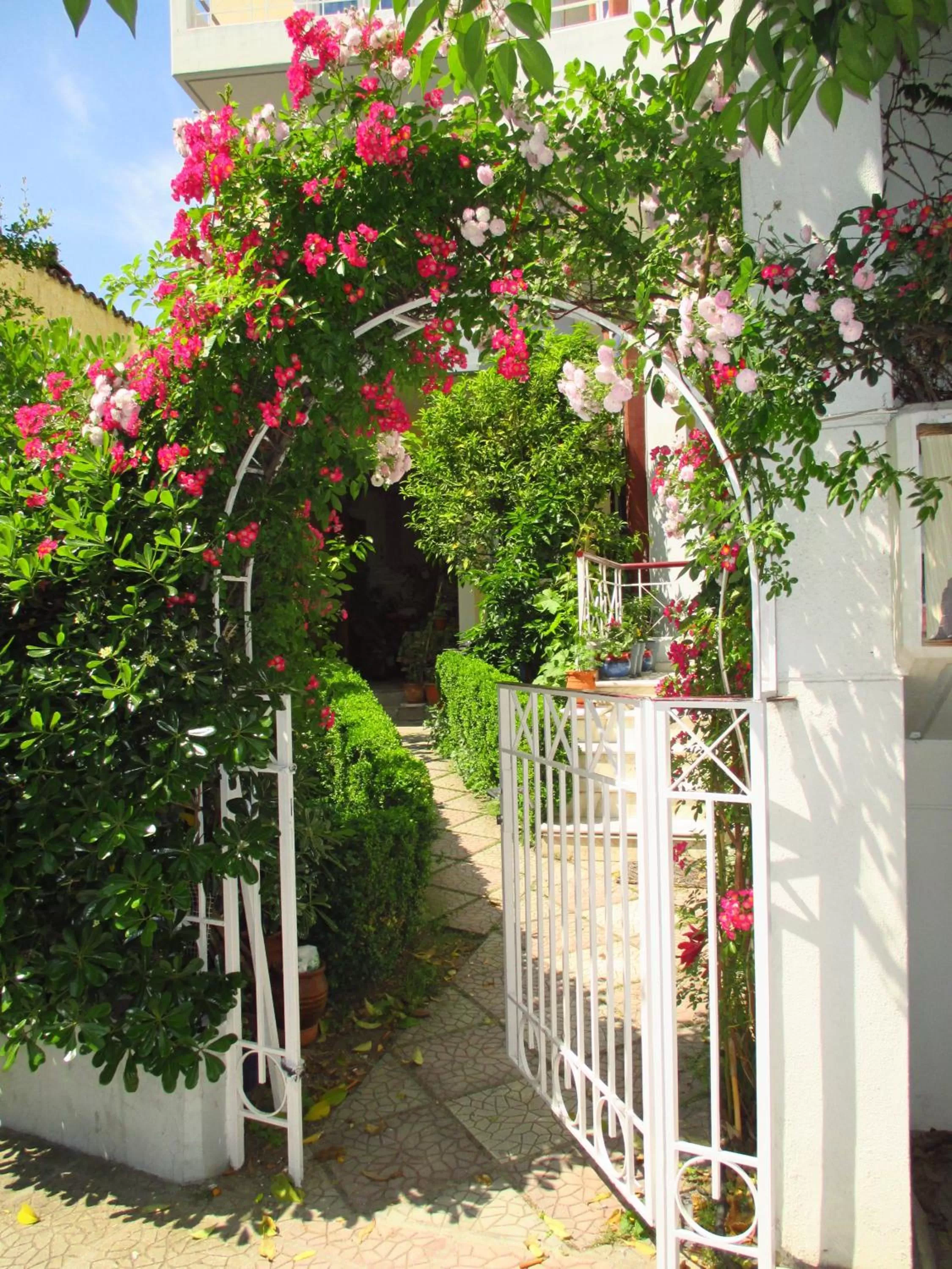 Facade/entrance in Nomads Rooms