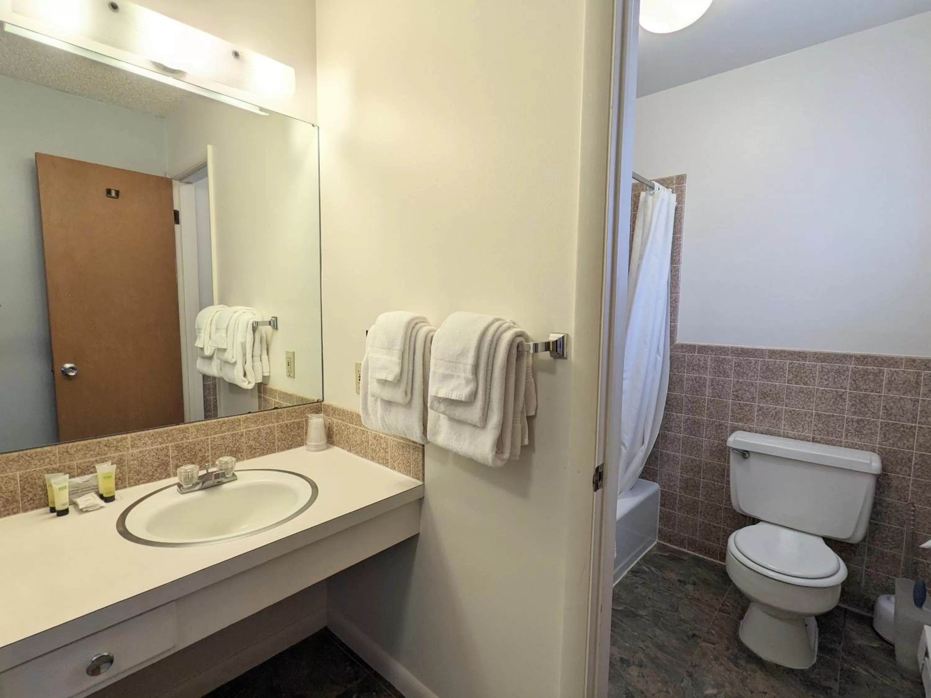 Bathroom in Western Riviera Lakeside Lodging