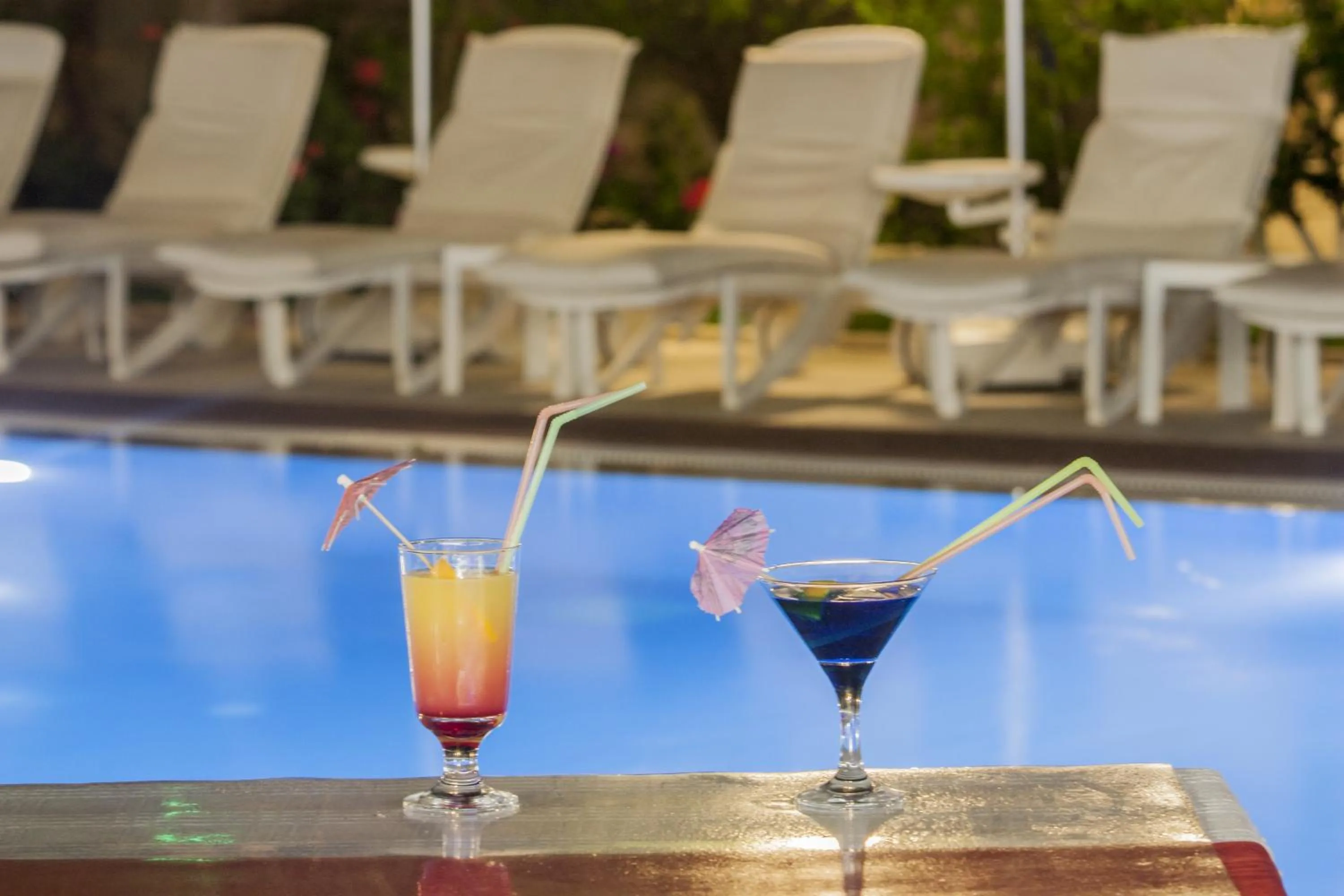 Drinks in Moonshine Hotel & Suites