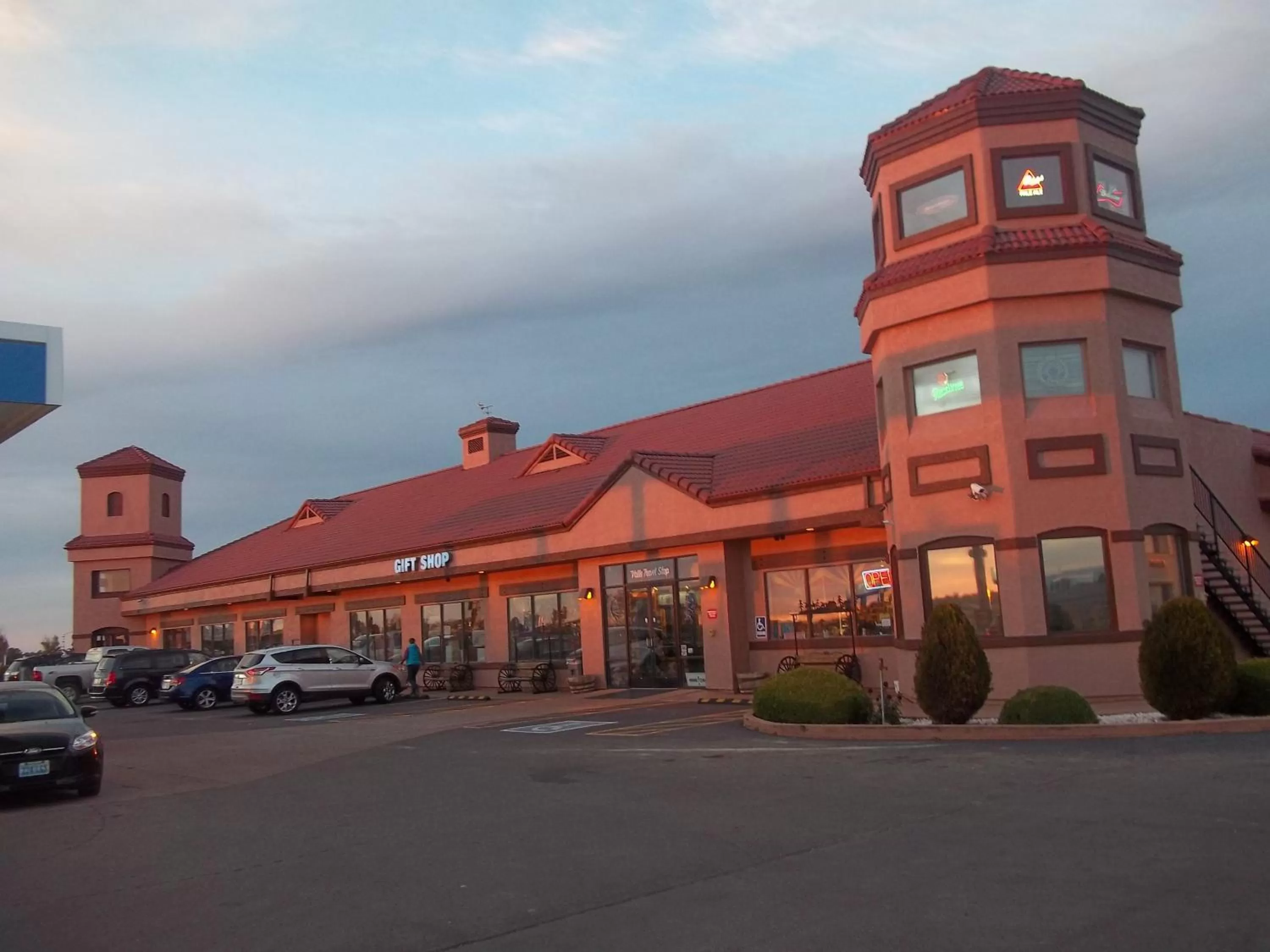 Property building in Grand Canyon Inn and Motel - South Rim Entrance
