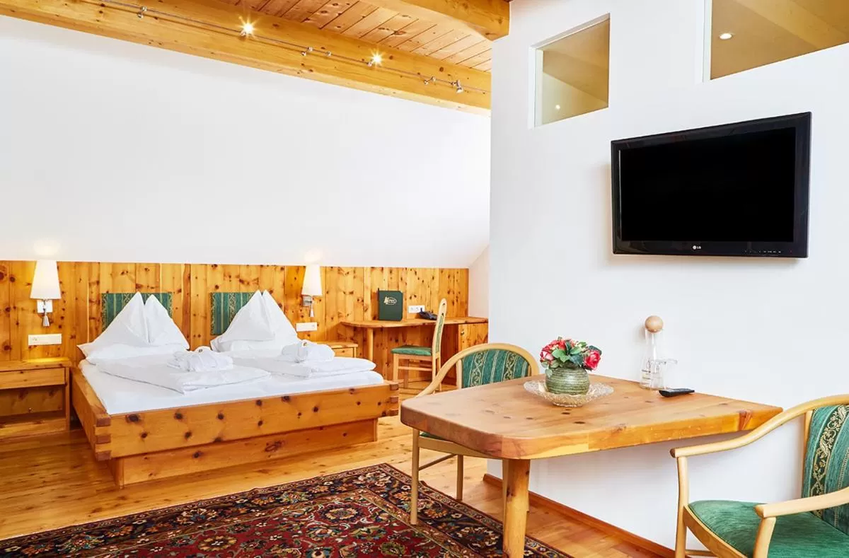 Photo of the whole room, TV/Entertainment Center in Hotel Häuserl im Wald