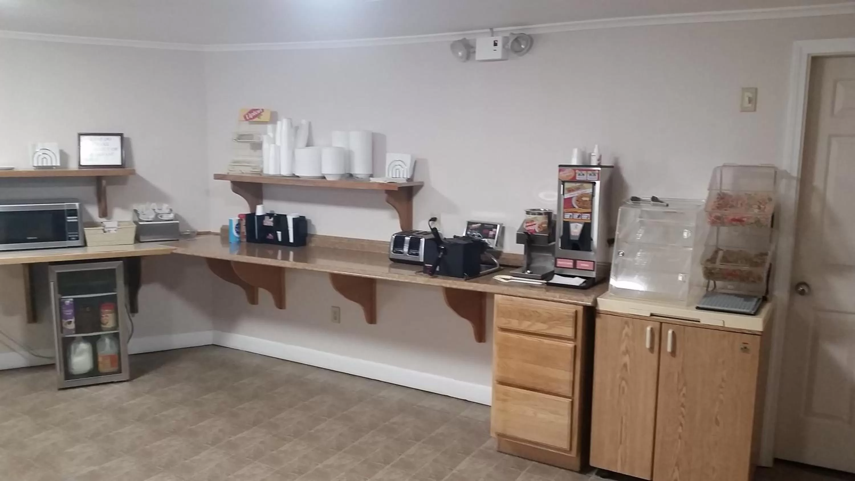 Dining area in EastGate Inn