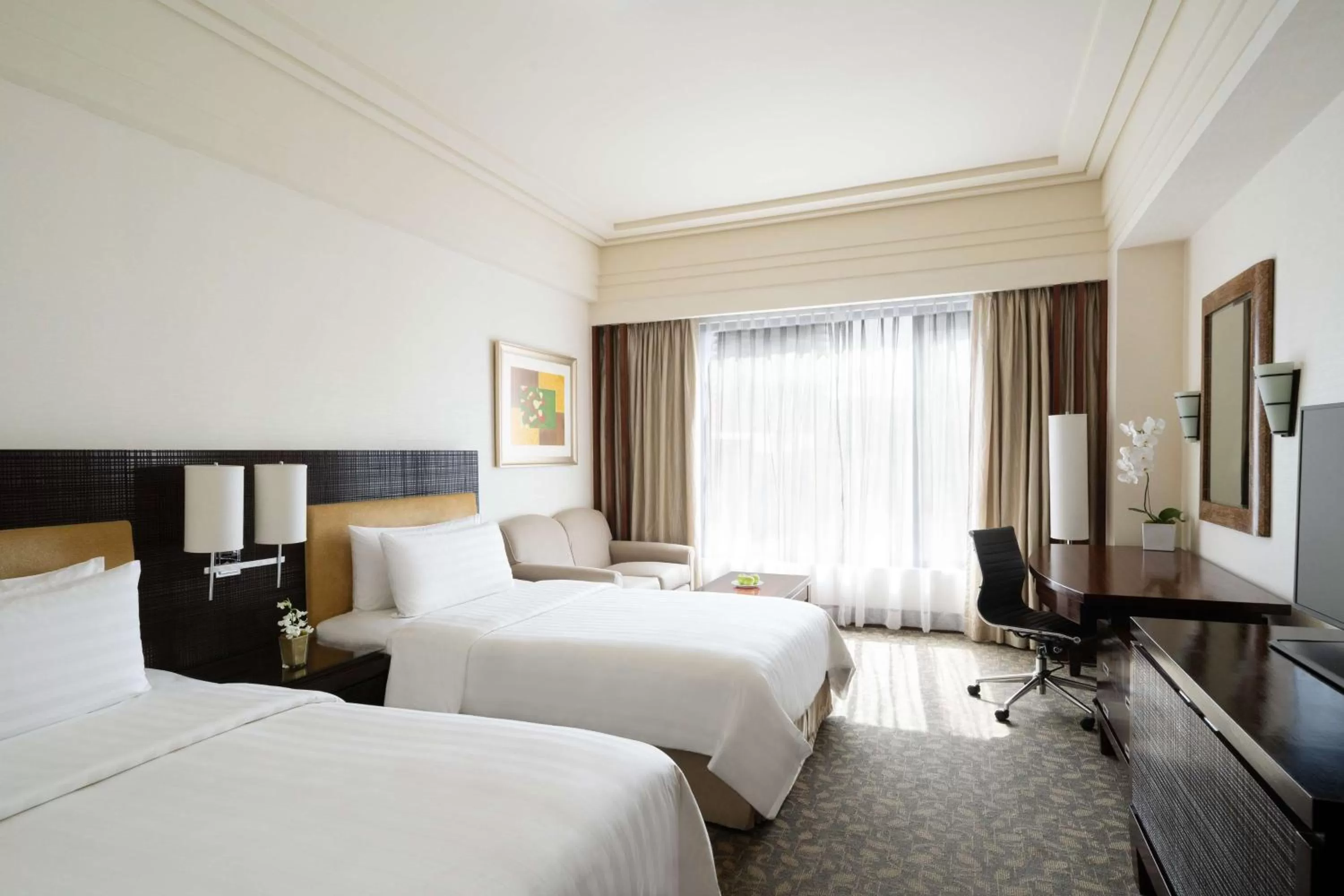 Photo of the whole room, Bed in Edsa Shangri-La, Manila