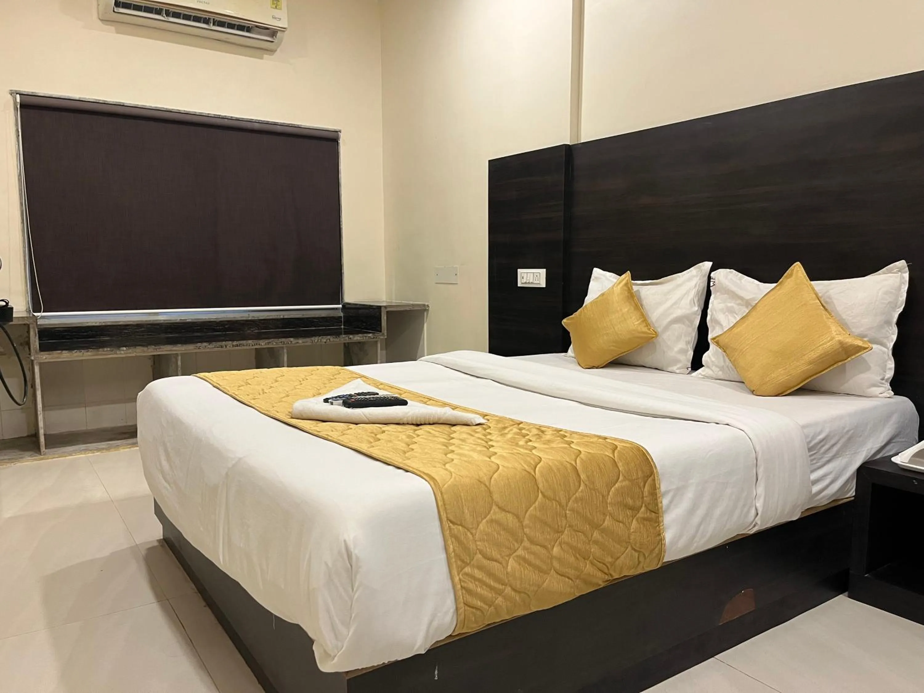 Bed in Wind Flower Regency - Near Kokilaben Hospital