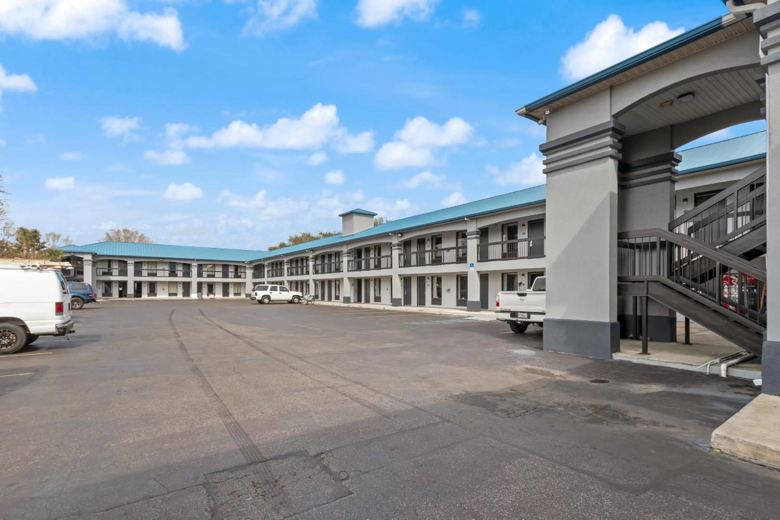 Property building in Regency Inn Near Boardwalk & Hurlburt Field