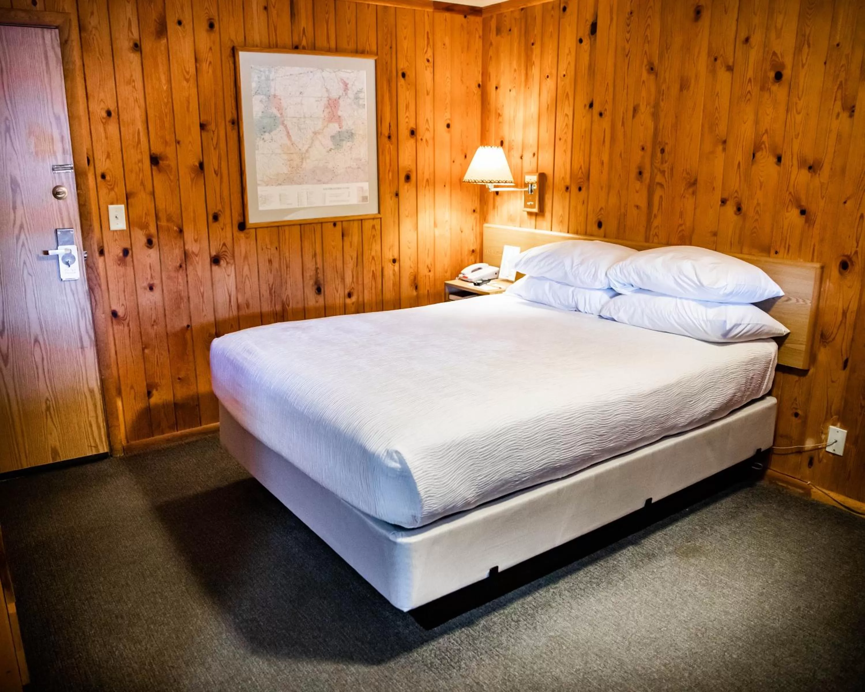 Bedroom, Bed in Red Stone Inn