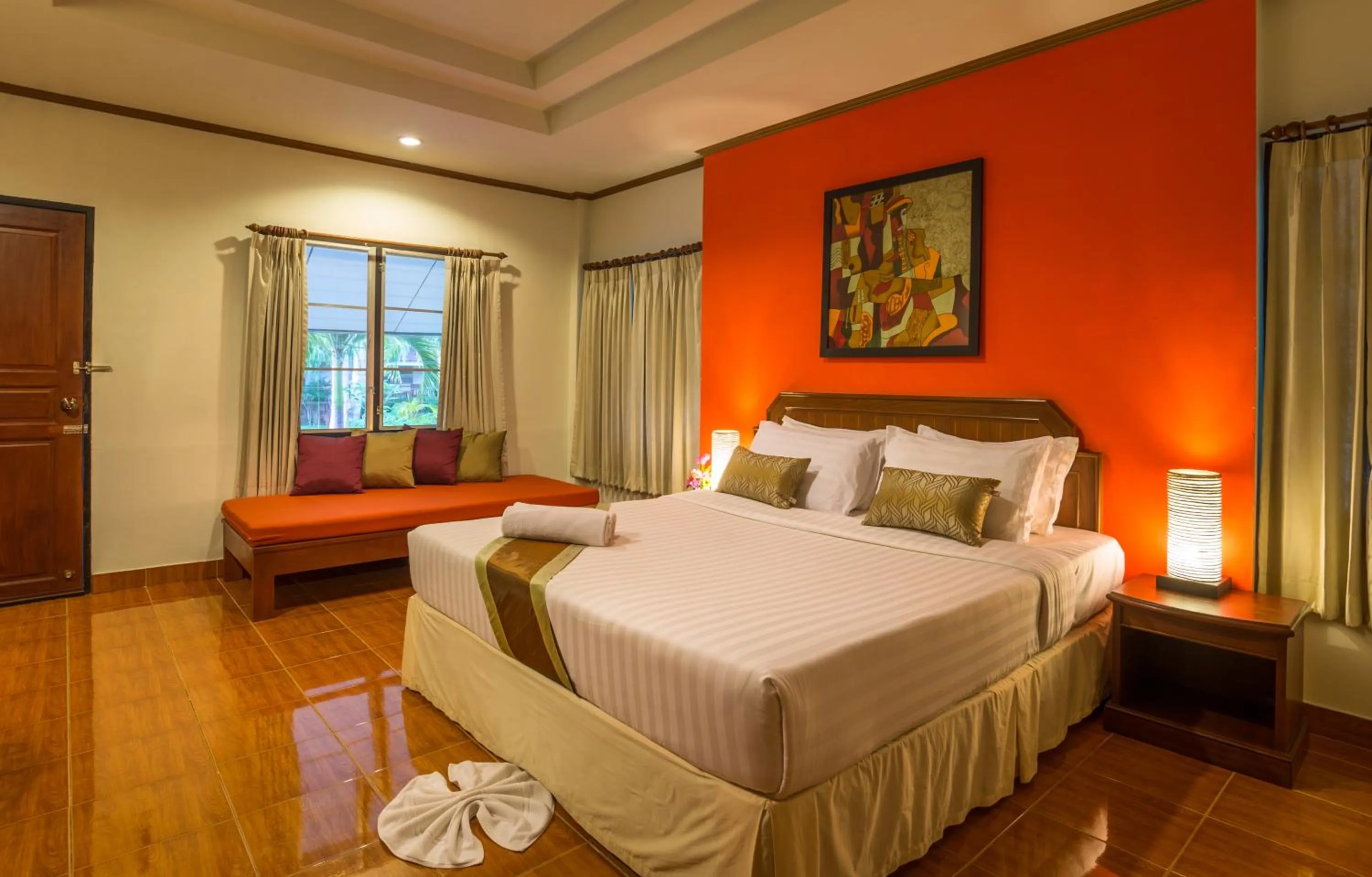 Bed in Lanta Manda Resort