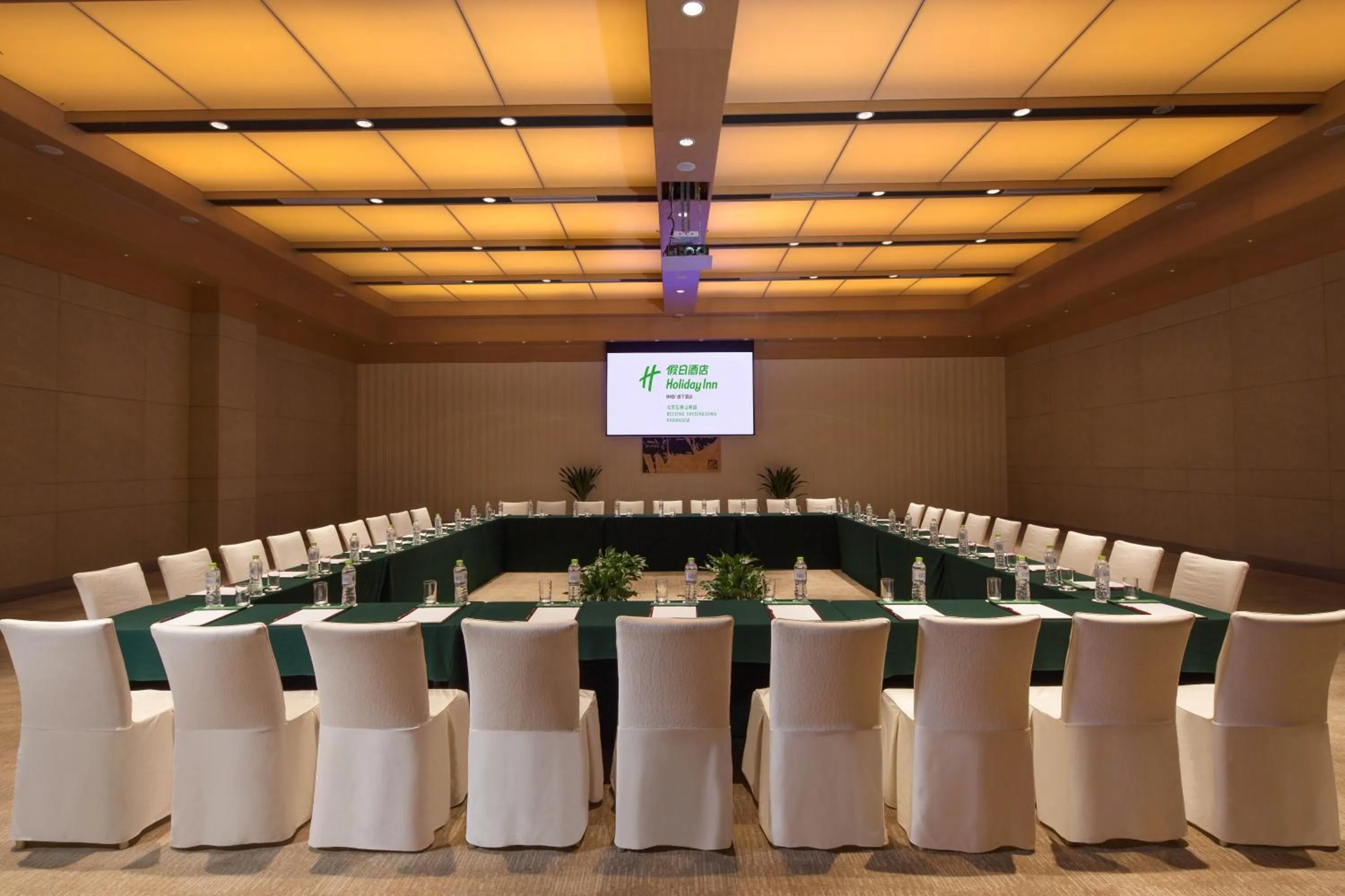 Meeting/conference room in Holiday Inn Beijing Shijingshan Parkview by IHG