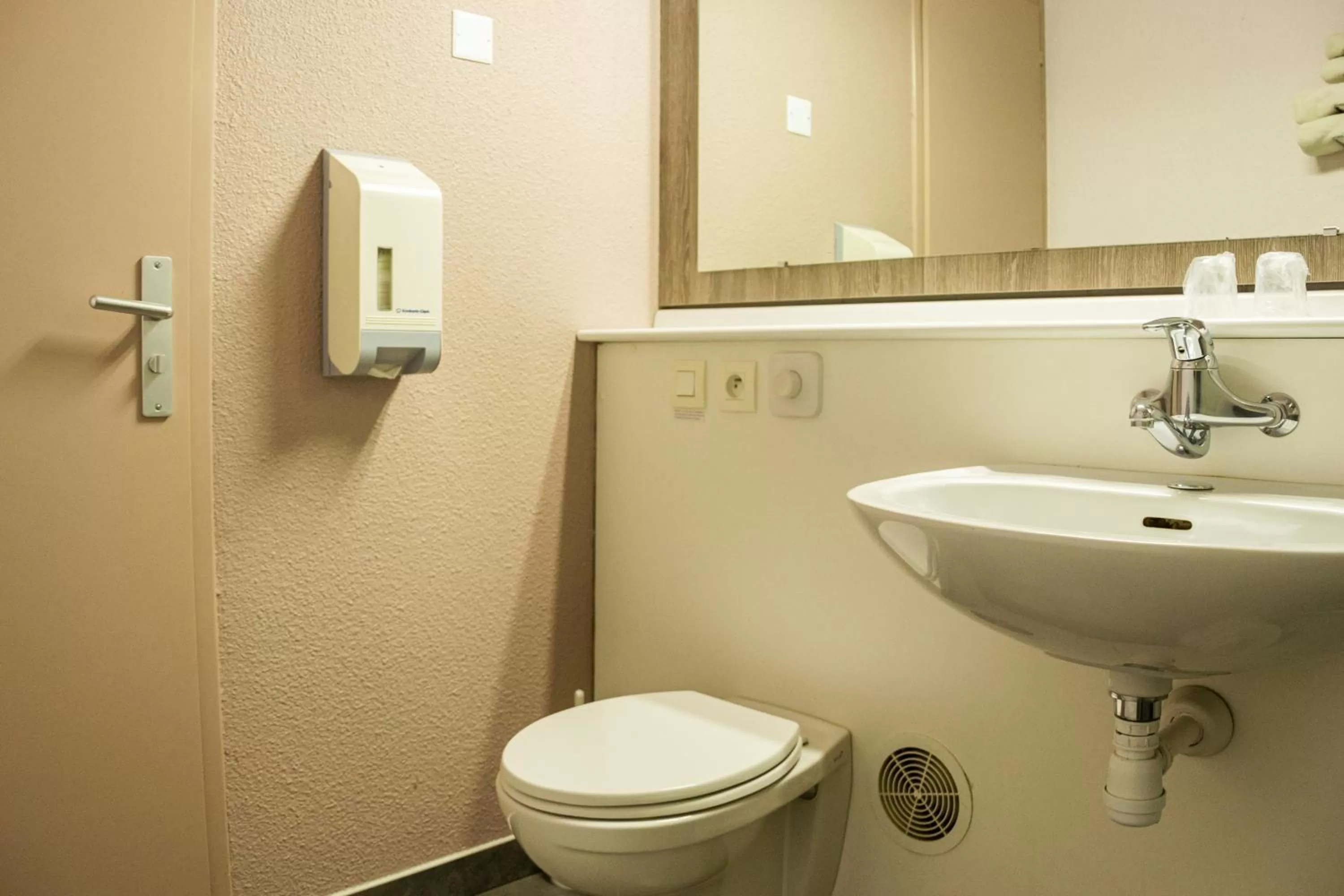 Bathroom in initial by balladins La Roche-sur-Yon
