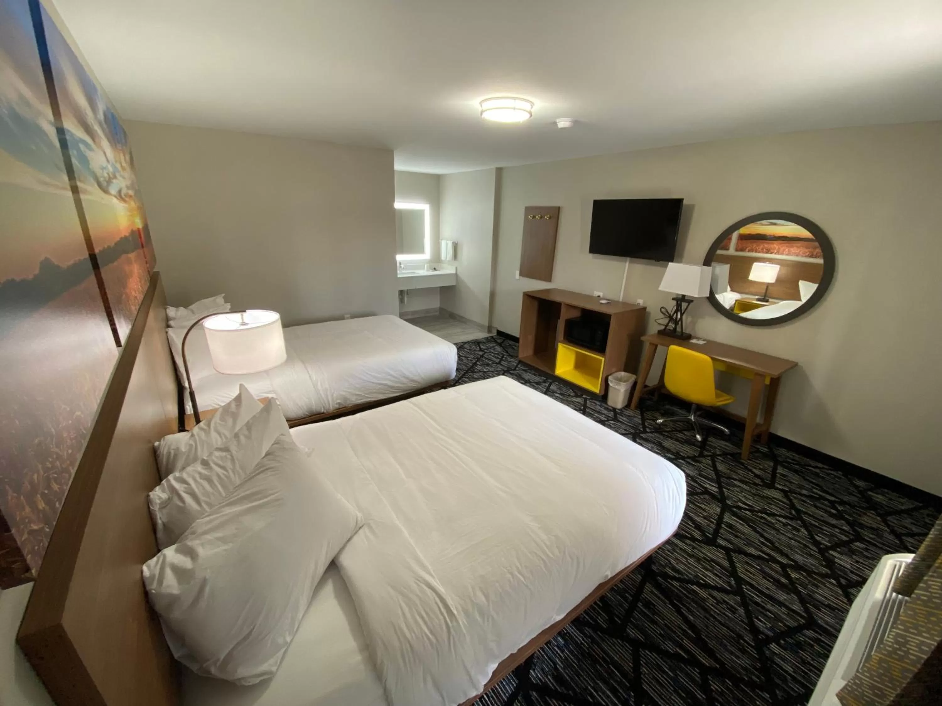 TV and multimedia, Bed in Days Inn by Wyndham Lake Charles