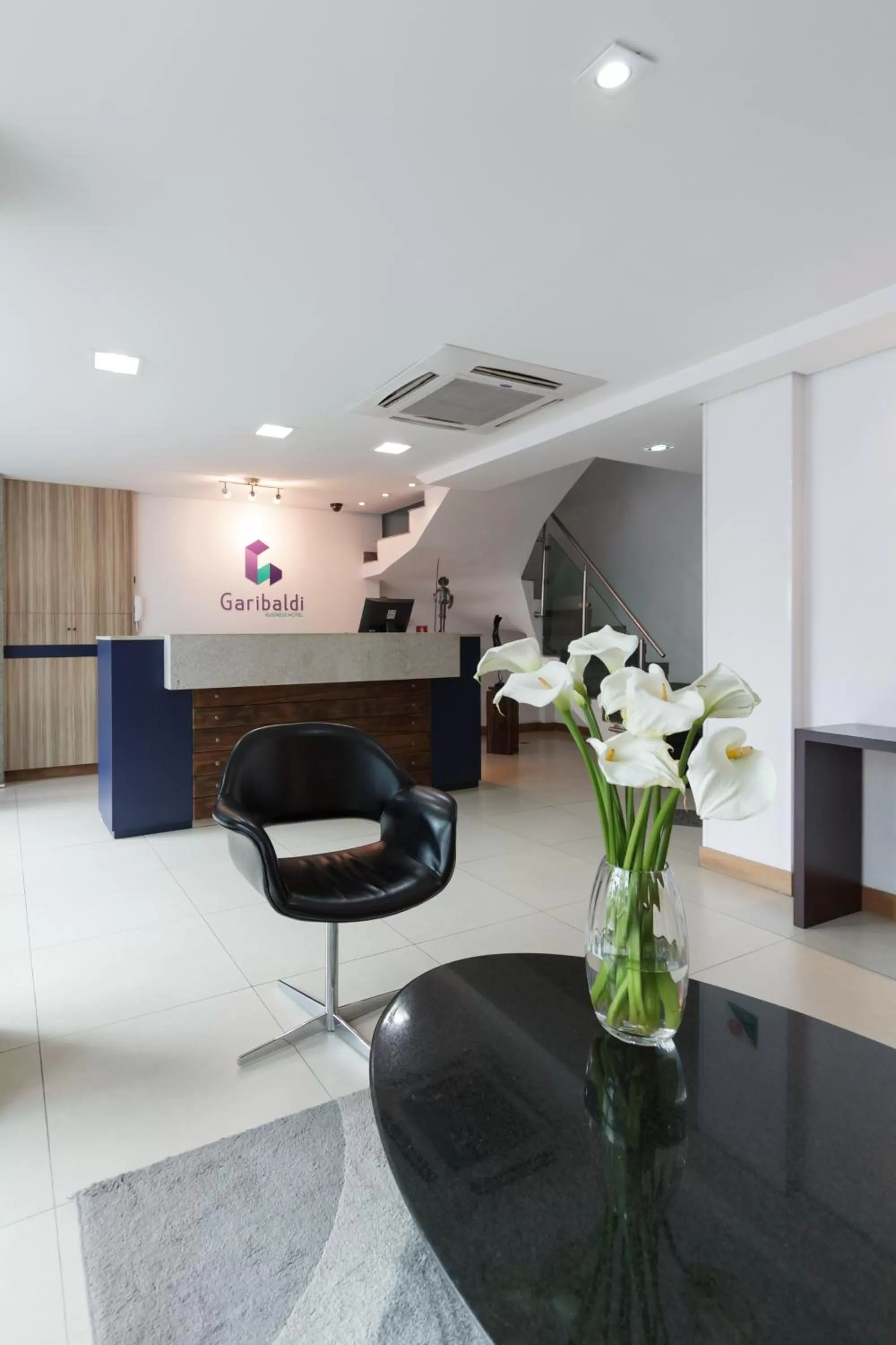 Seating area in Garibaldi Business Hotel