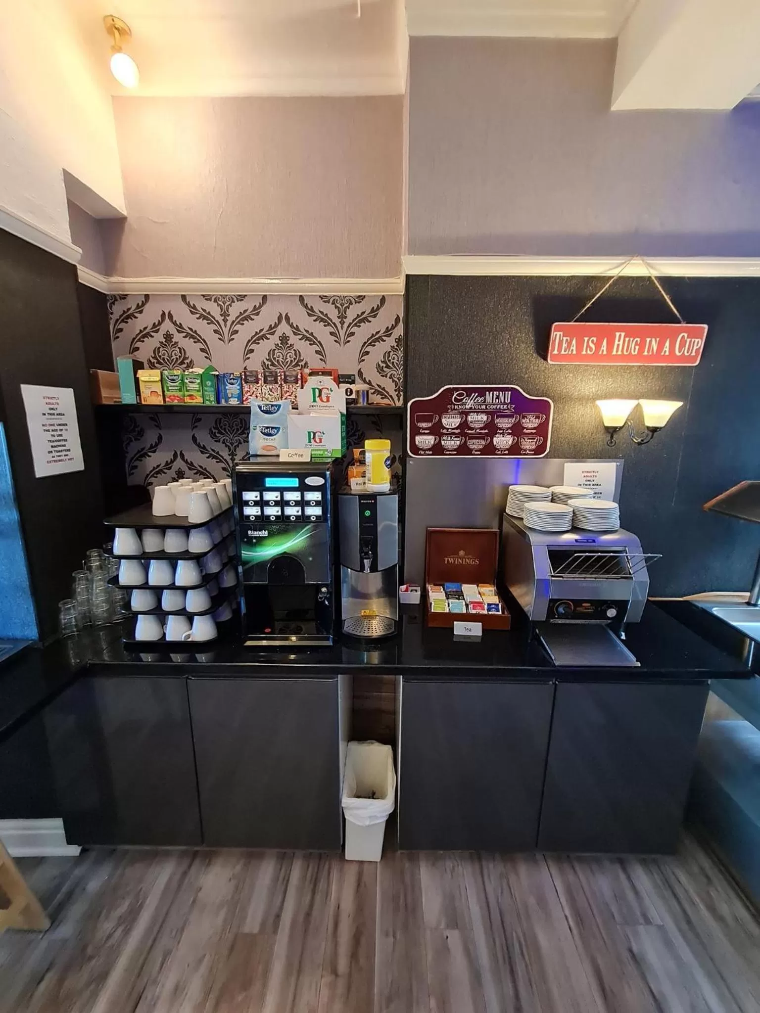 Restaurant/places to eat in Queens Plaza Hotel