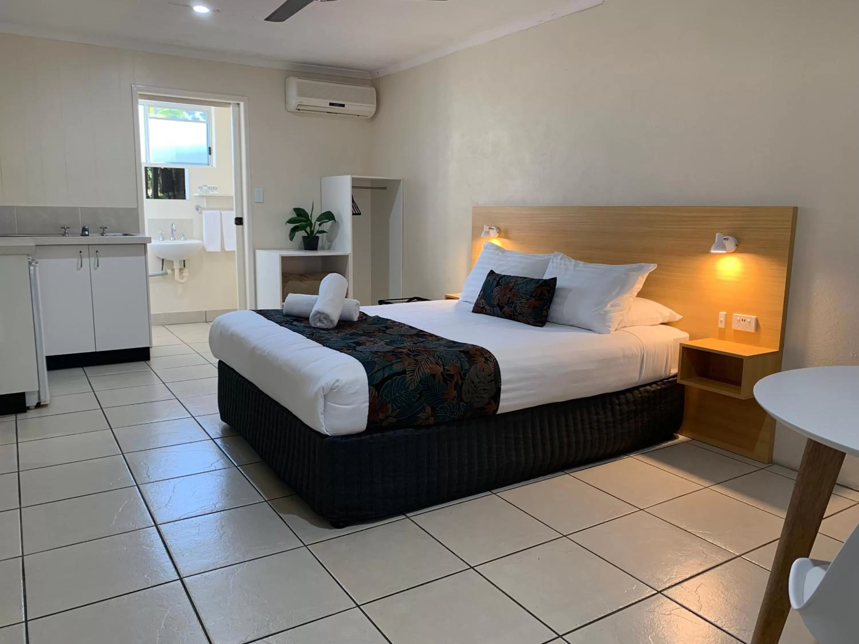 Bed in Tin Can Bay Motel