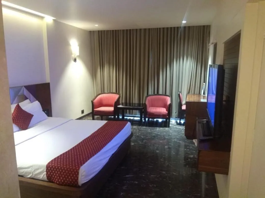 Deluxe Double or Twin Room - single occupancy in Quality Inn Regency, Nashik