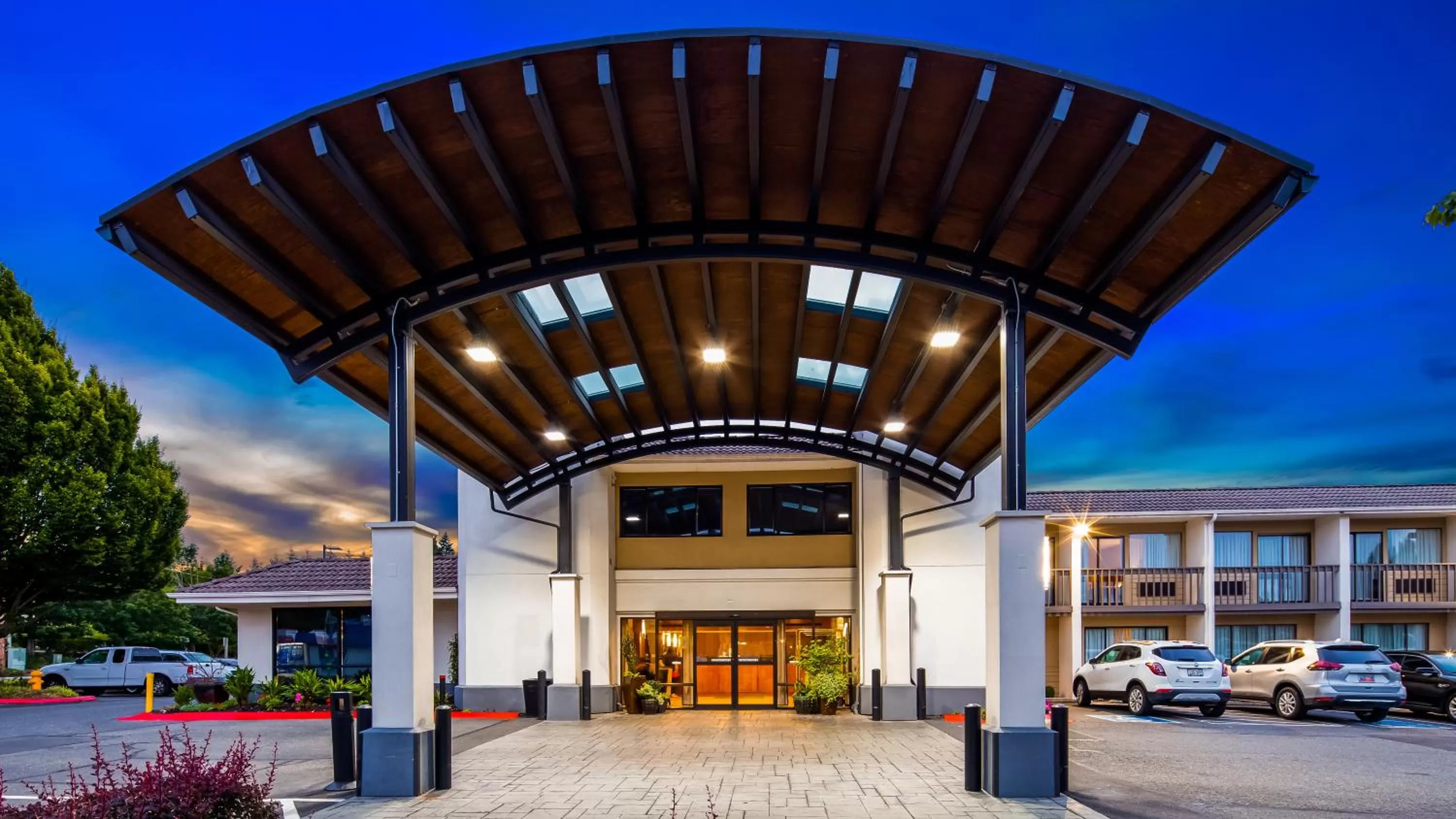 Property building in Best Western Seattle Airport Hotel