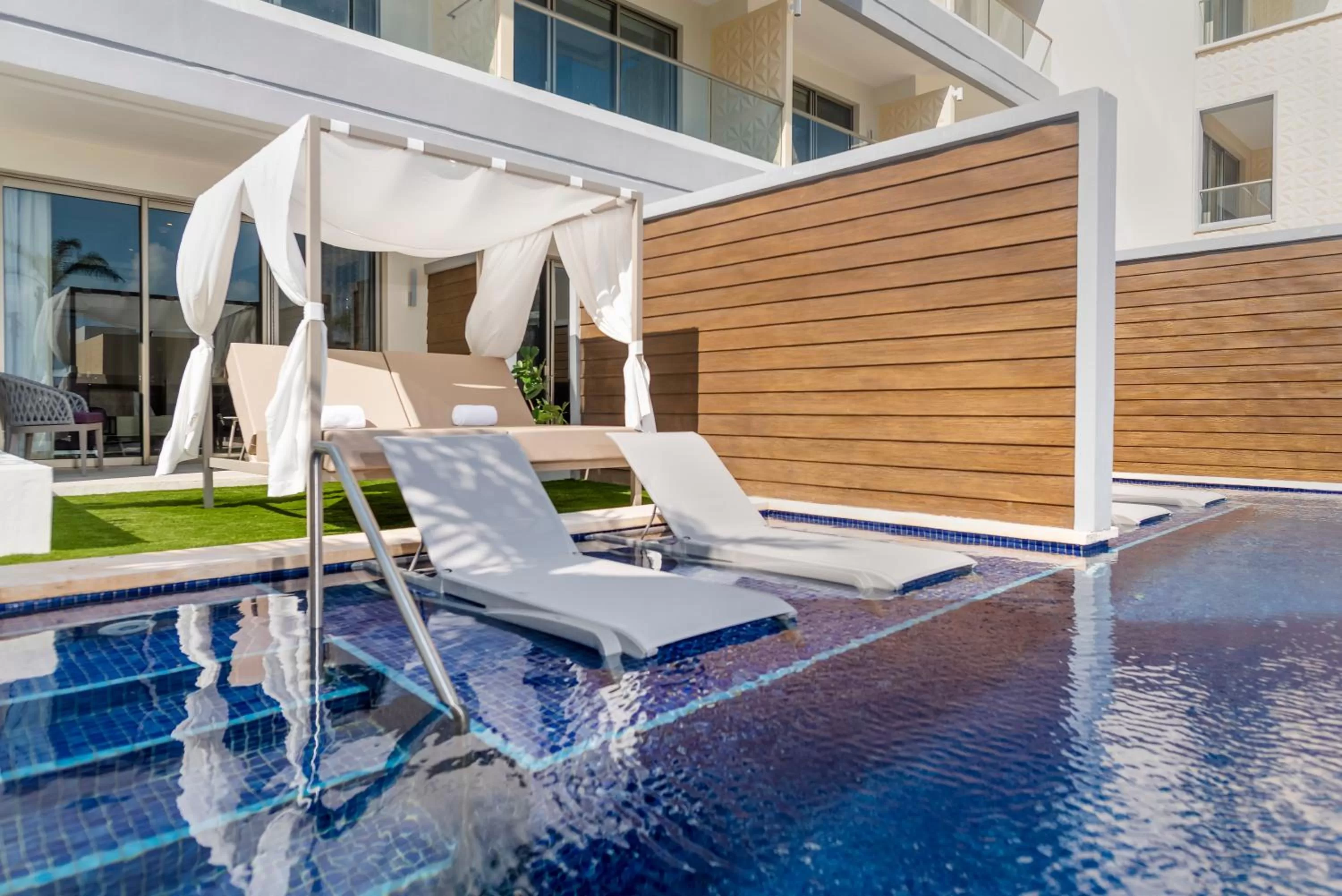 Swimming pool in Planet Hollywood Cancun by Royalton, An Autograph Collection All-Inclusive Resort