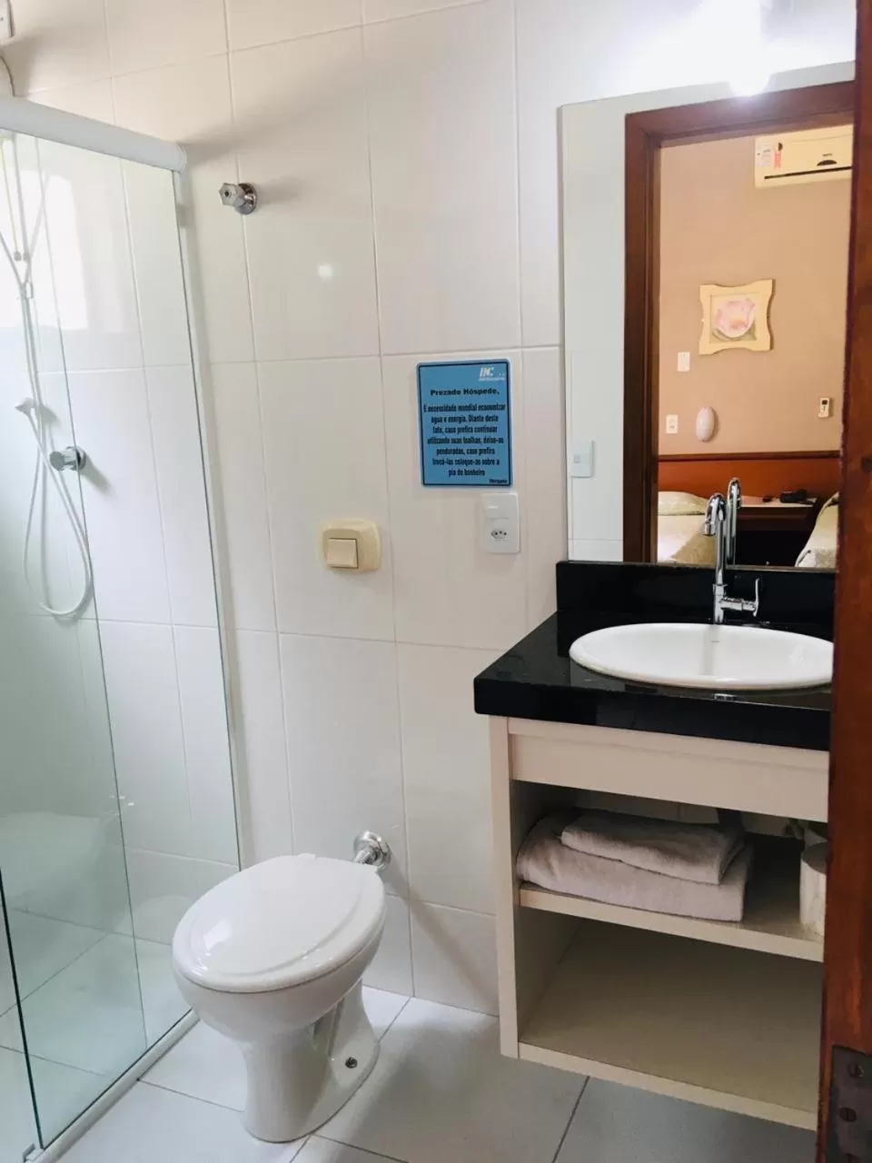 Toilet, Bathroom in Hotel Cambirela