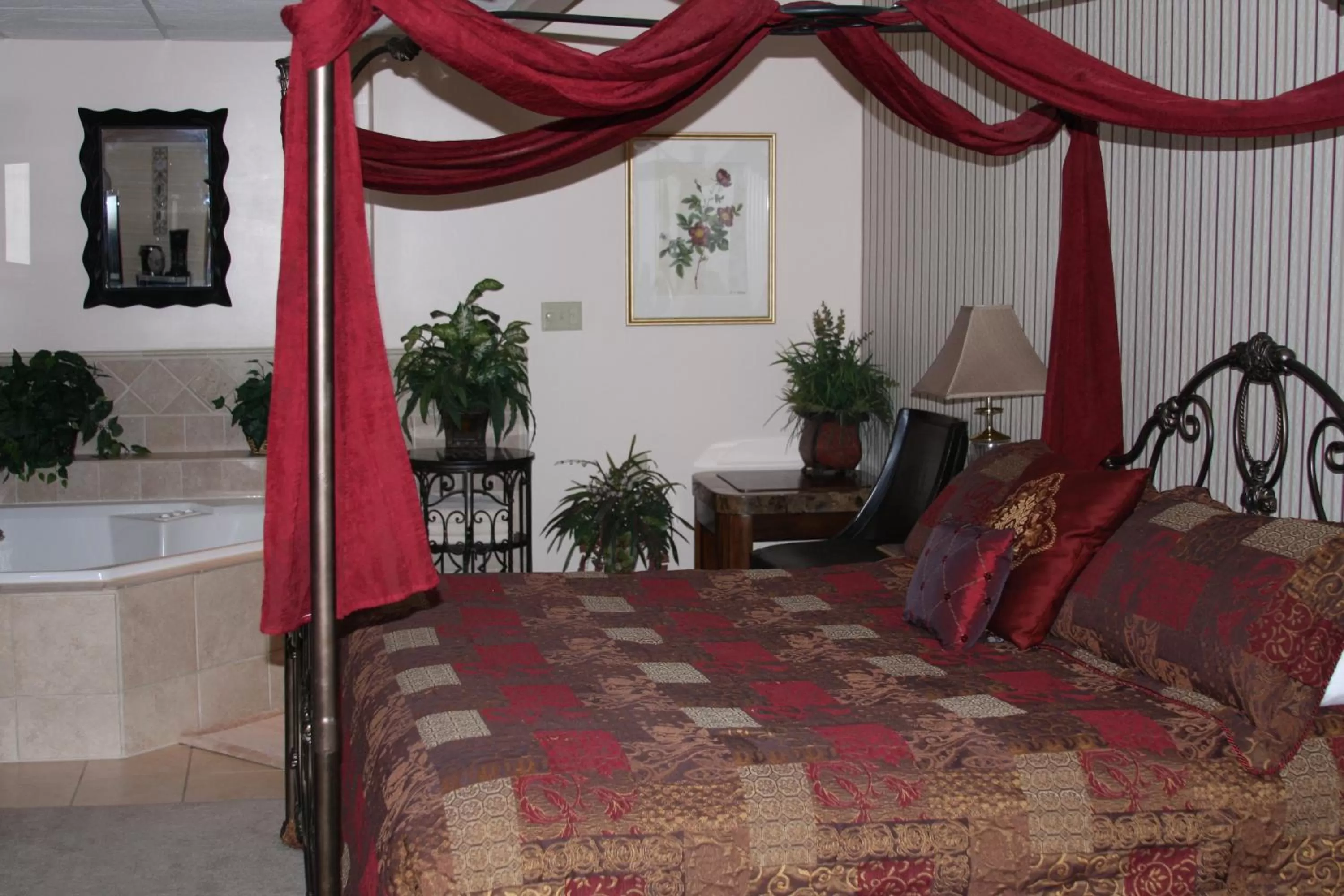 Bed in Gladstone Inn and Suites