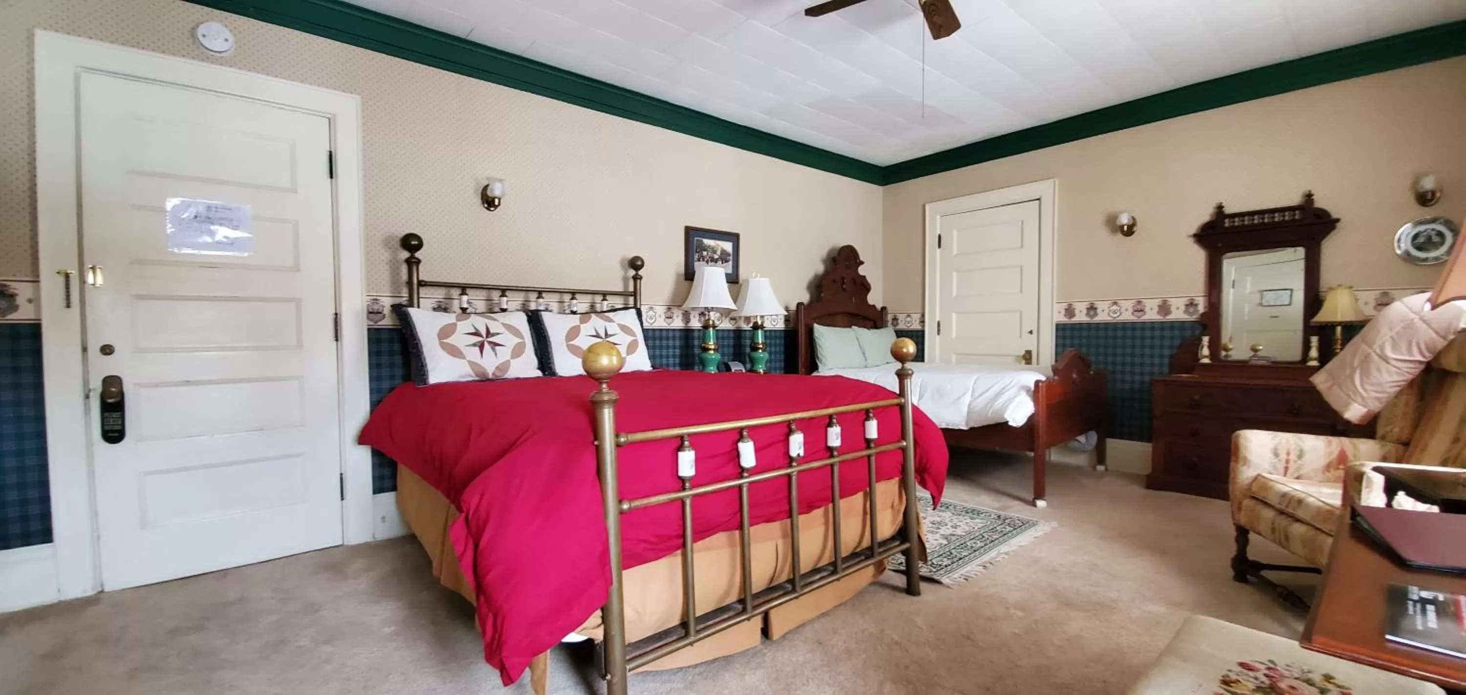 Photo of the whole room, Bed in Saravilla Bed & Breakfast