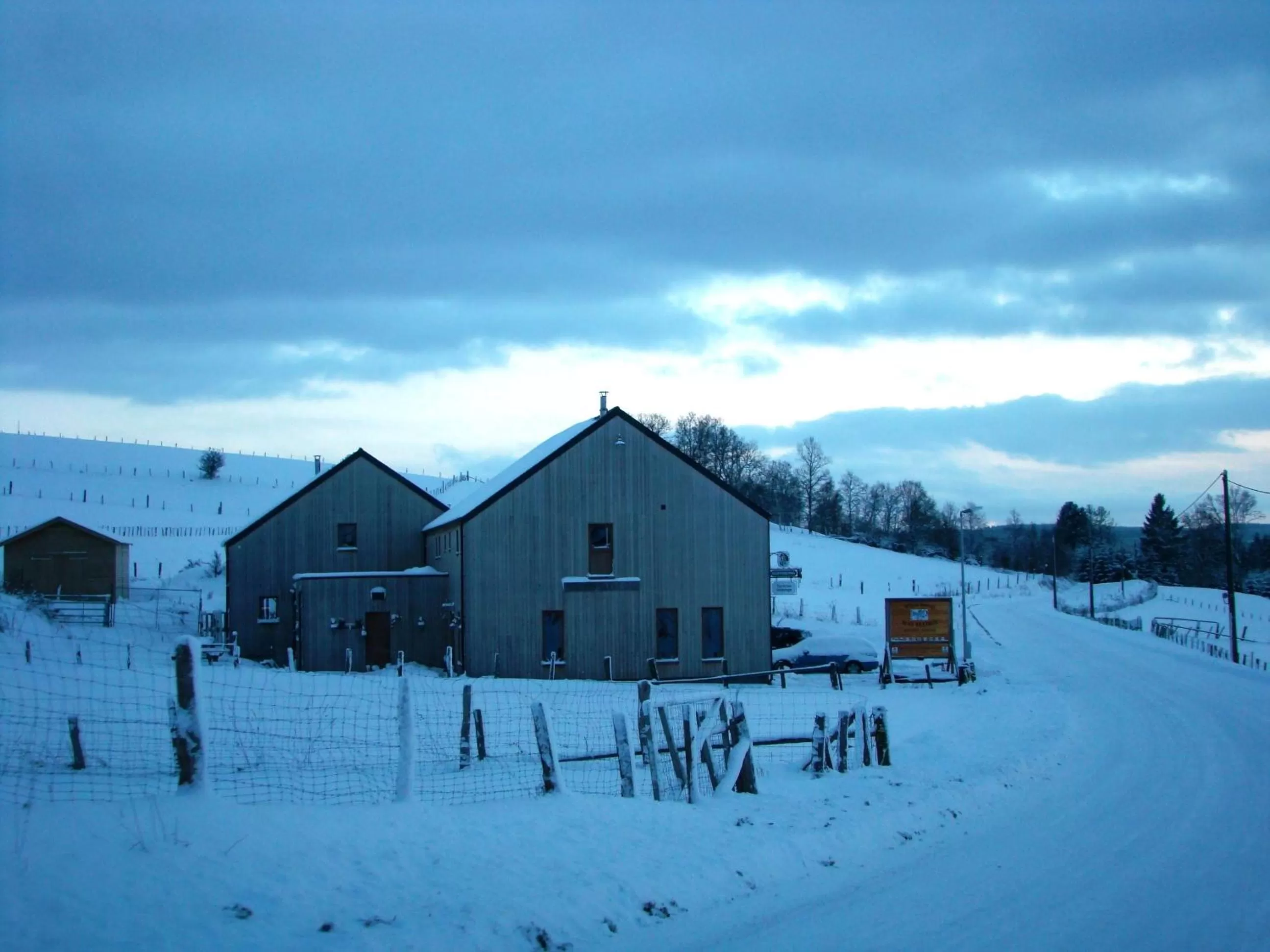 Property building, Winter in B&B Willow Springs Way Station