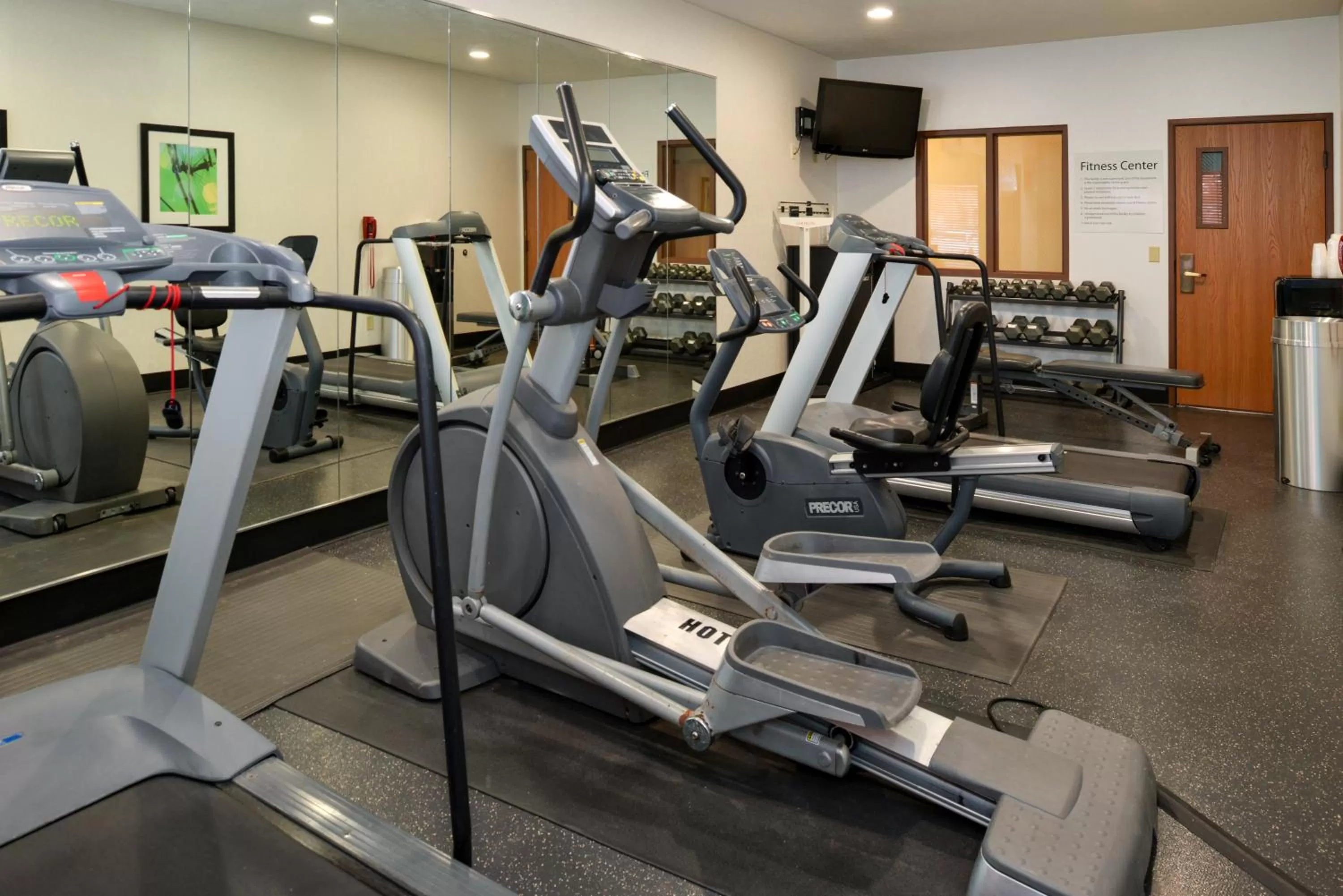 Spa and wellness centre/facilities in Holiday Inn Express Hotel & Suites Omaha West by IHG