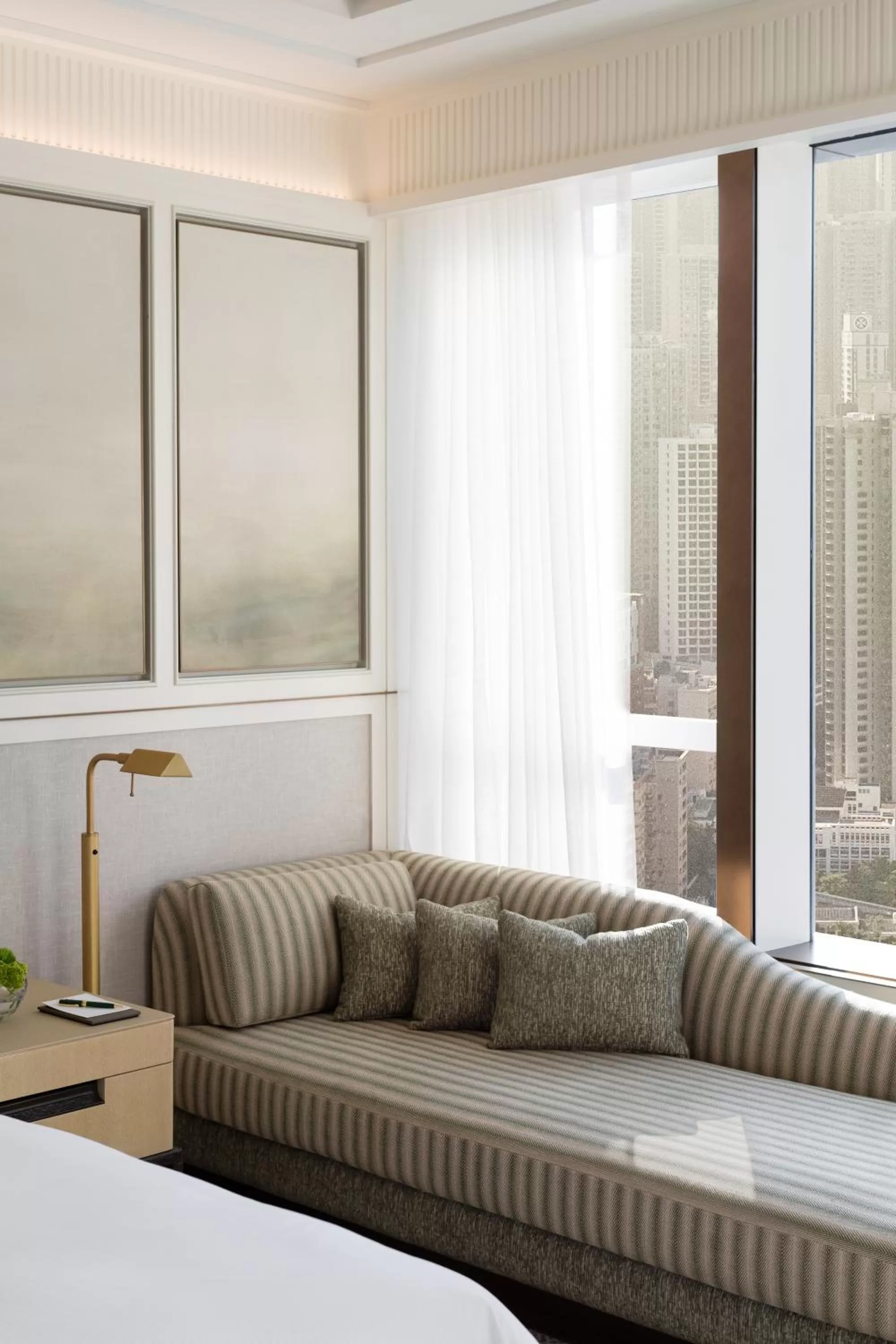 Bed in Island Shangri-La, Hong Kong